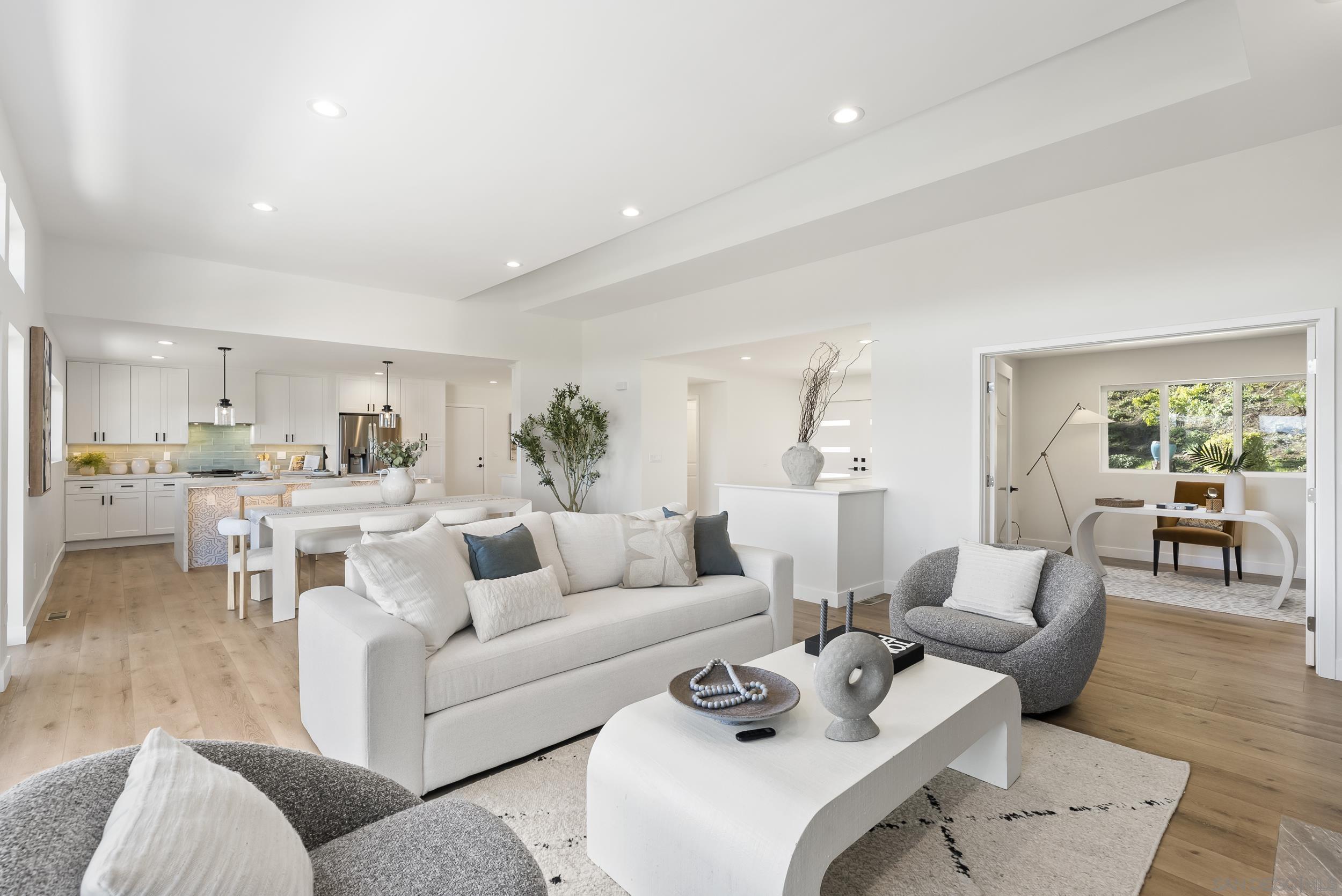 Detail Gallery Image 11 of 70 For 7875  Bellakaren Pl, La Jolla,  CA 92037 - – Beds | – Baths