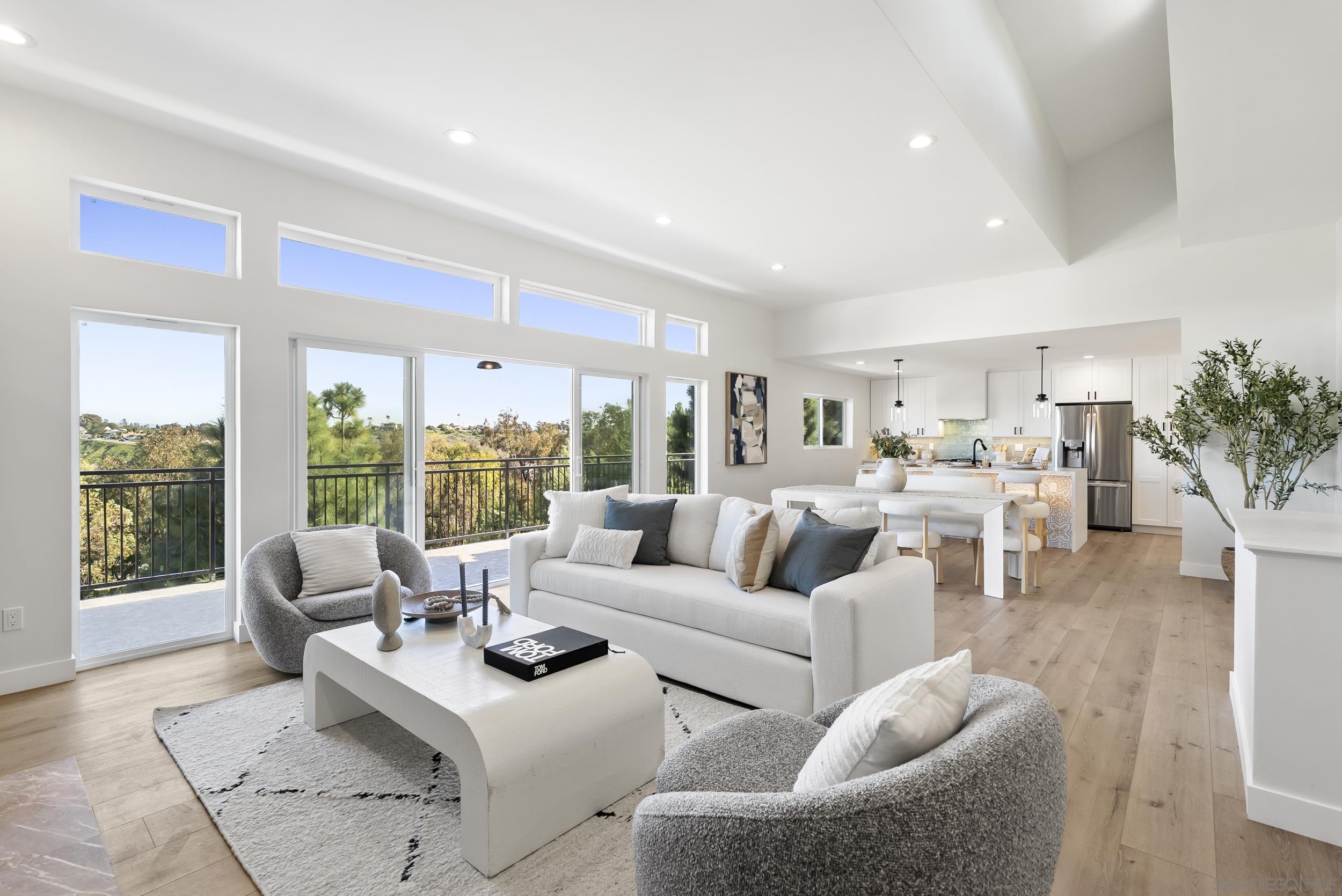 Detail Gallery Image 13 of 70 For 7875  Bellakaren Pl, La Jolla,  CA 92037 - – Beds | – Baths