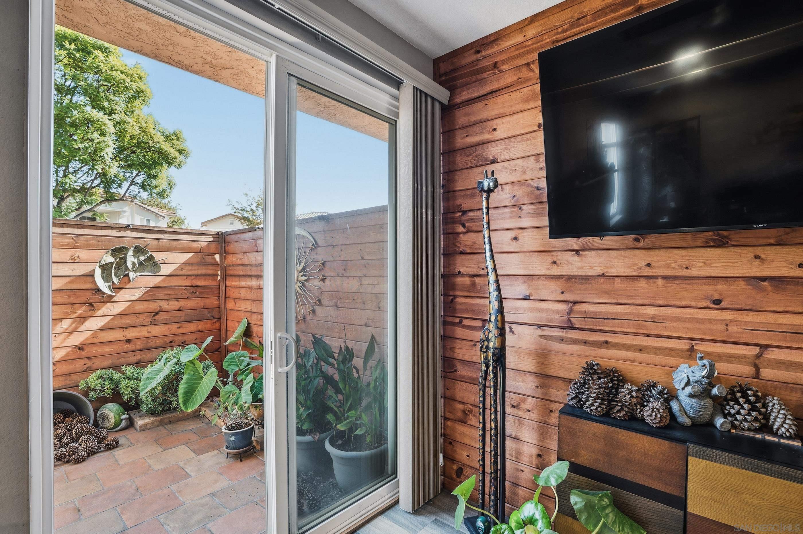 Detail Gallery Image 13 of 30 For 11382  via Rancho San Diego  #UNIT C,  El Cajon,  CA 92019 - 2 Beds | 2/1 Baths