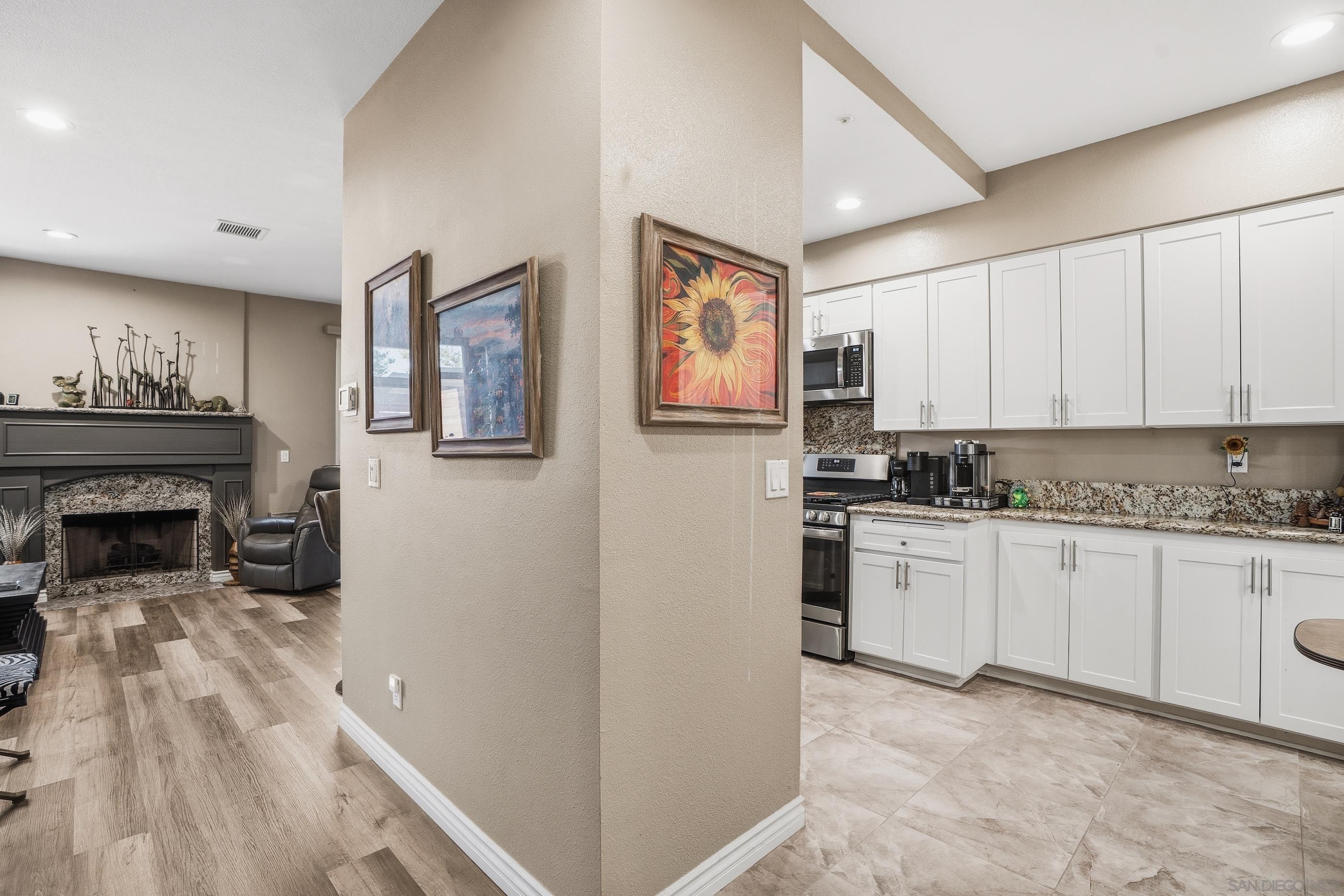 Detail Gallery Image 4 of 30 For 11382  via Rancho San Diego  #UNIT C,  El Cajon,  CA 92019 - 2 Beds | 2/1 Baths