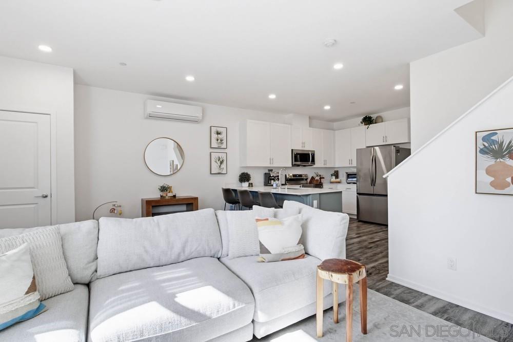 Detail Gallery Image 8 of 39 For 940  Cooper Pl., San Diego,  CA 92102 - 3 Beds | 2/1 Baths