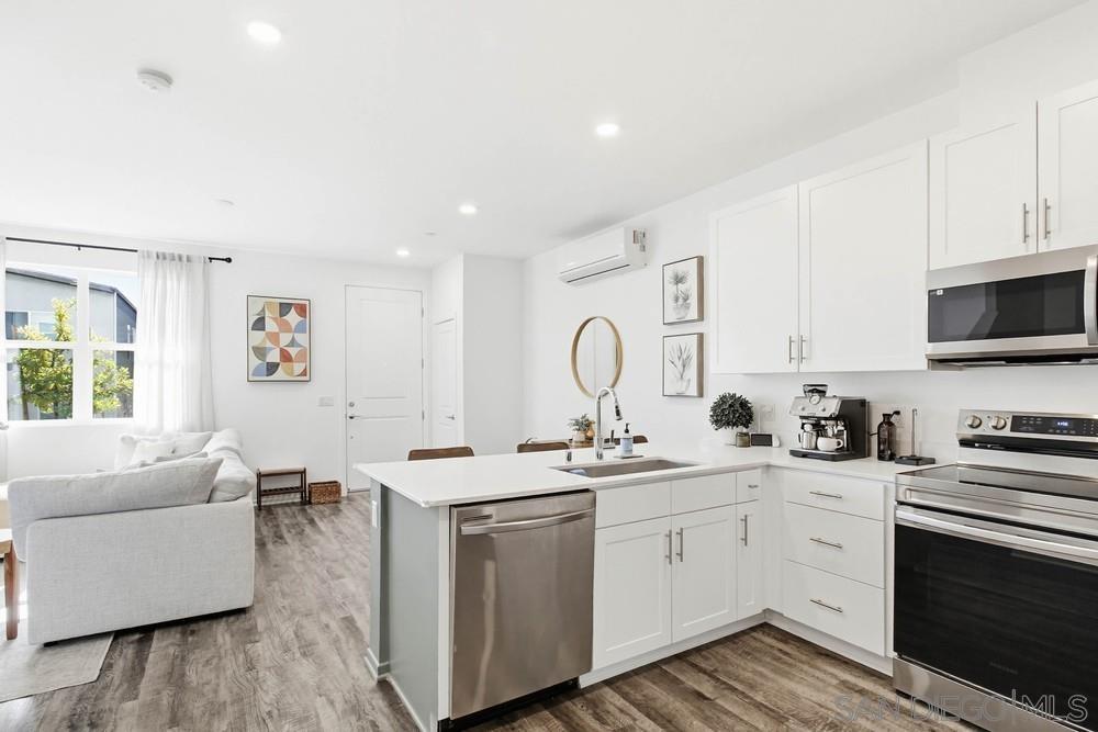 Detail Gallery Image 11 of 39 For 940  Cooper Pl., San Diego,  CA 92102 - 3 Beds | 2/1 Baths