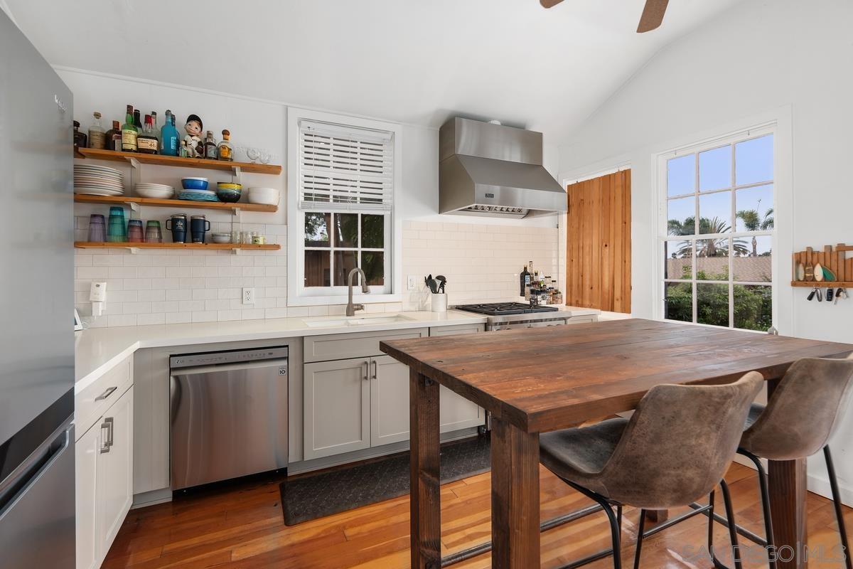 Detail Gallery Image 9 of 23 For Rios, Solana Beach,  CA 92075 - 2 Beds | 1 Baths