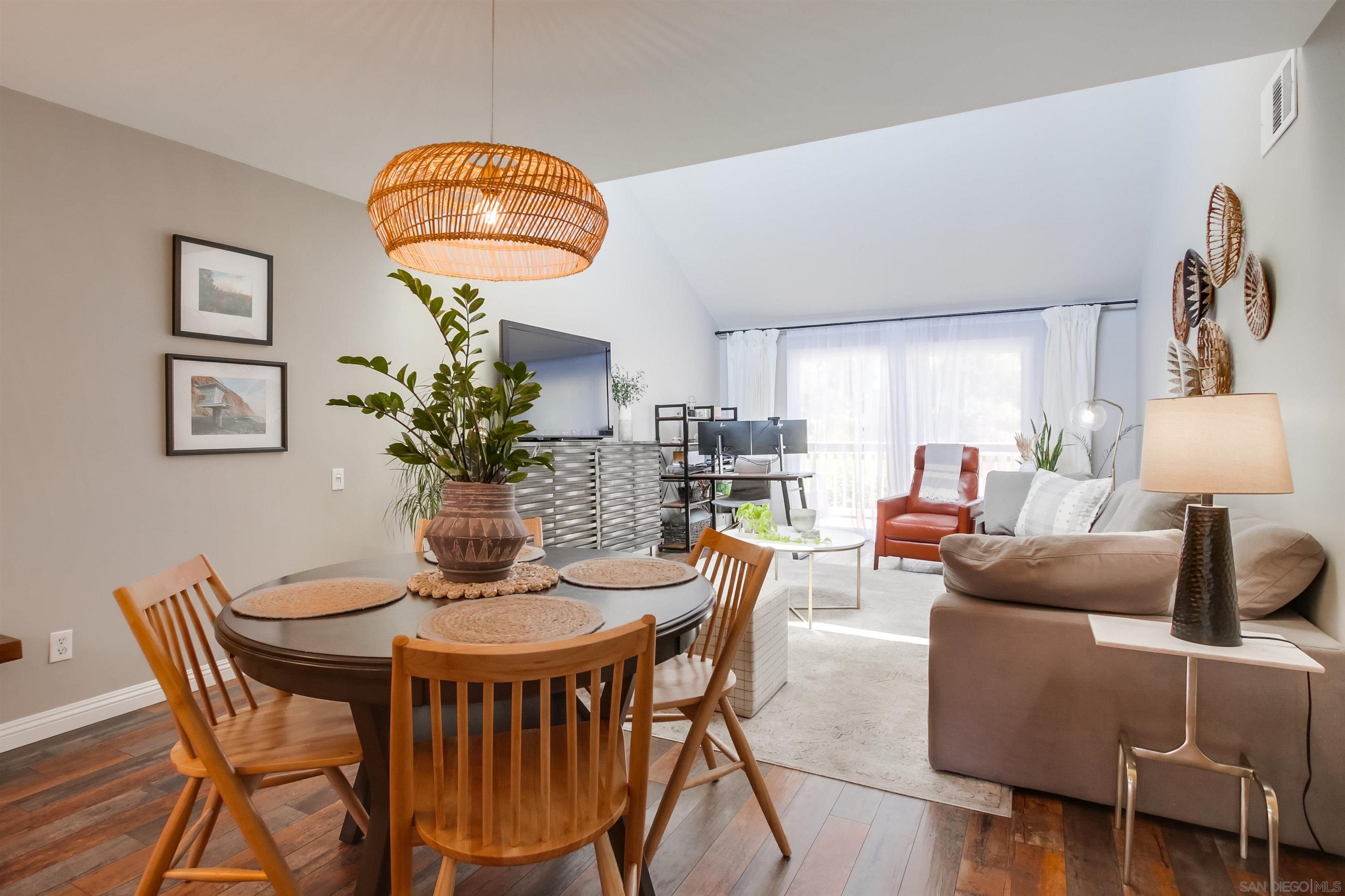 Detail Gallery Image 2 of 32 For 10374  Caminito Banyon, San Diego,  CA 92131 - 2 Beds | 2 Baths