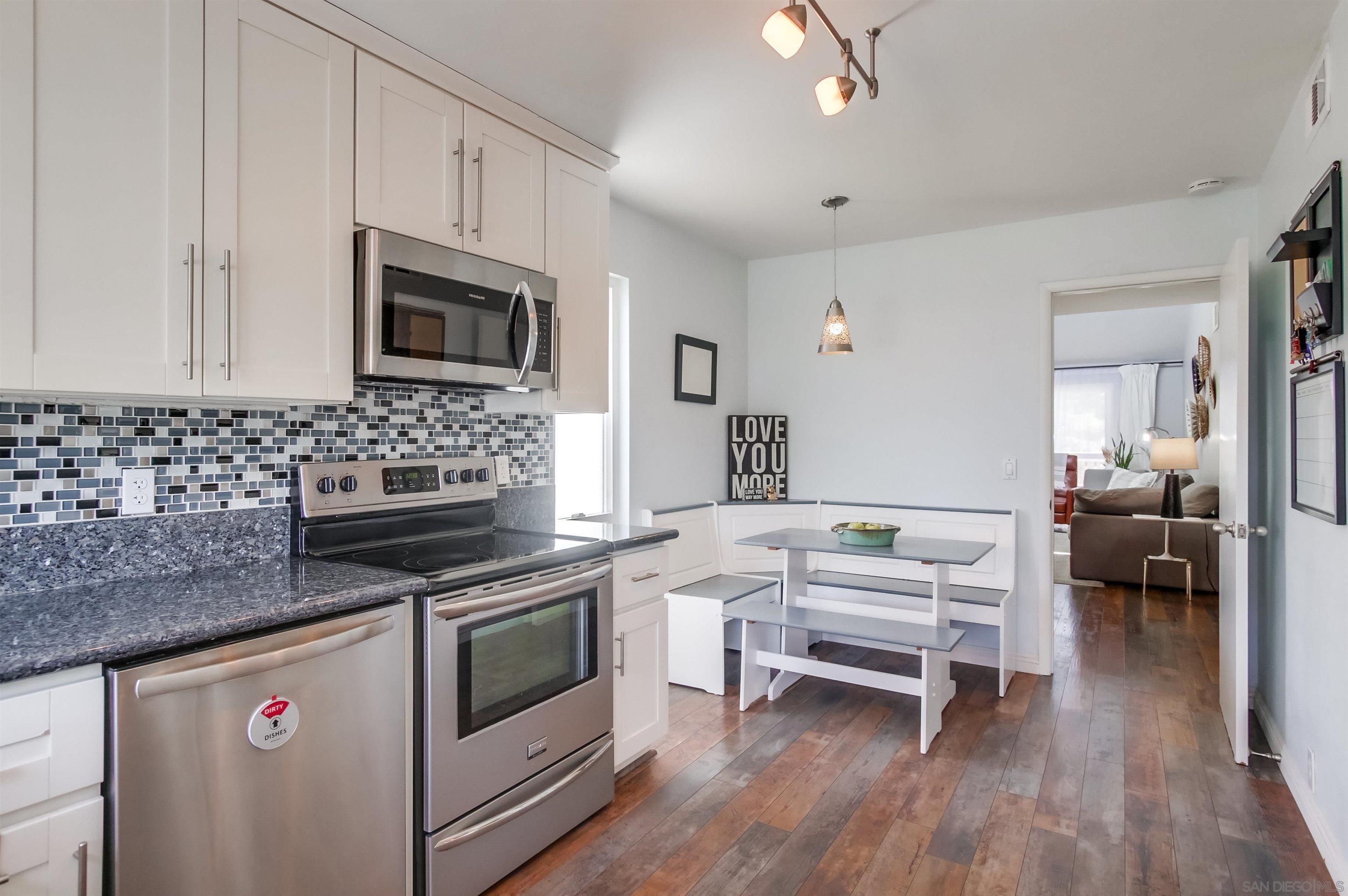 Detail Gallery Image 5 of 32 For 10374  Caminito Banyon, San Diego,  CA 92131 - 2 Beds | 2 Baths