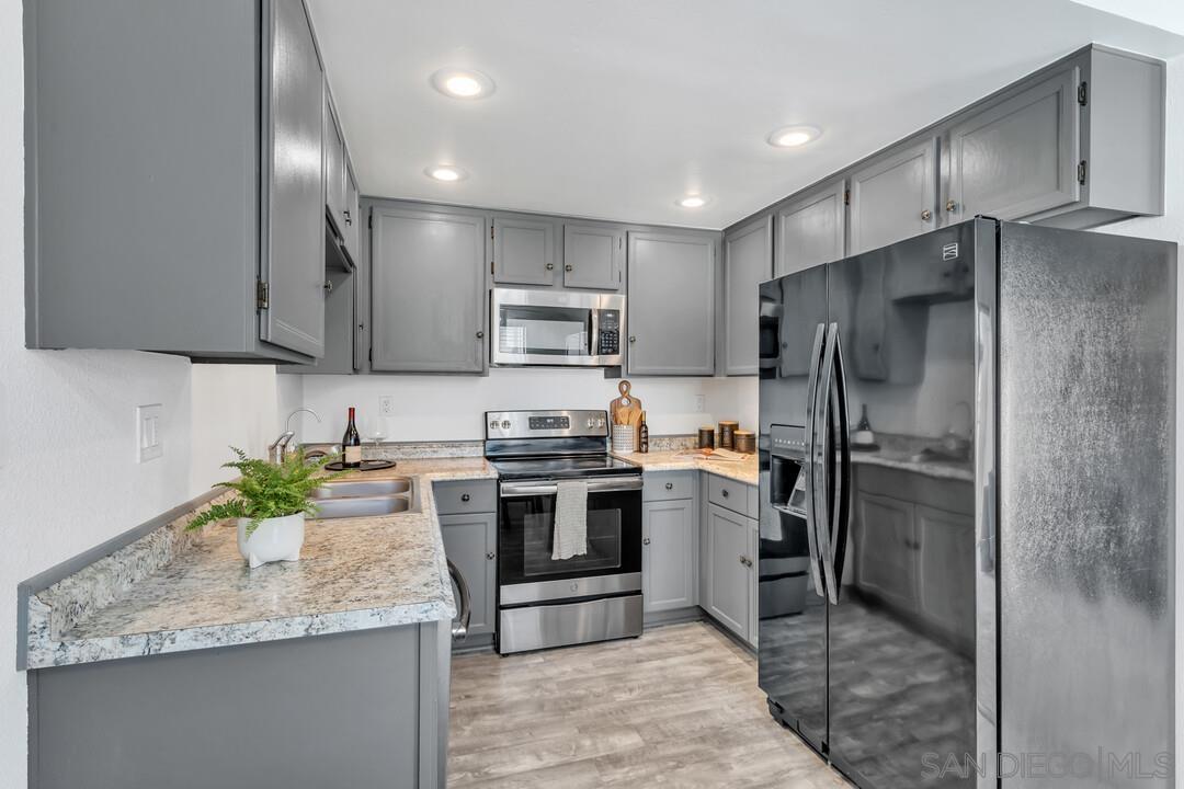 Detail Gallery Image 7 of 18 For 12650  Lakeshore Dr. Unit 127, Lakeside,  CA 92040 - 2 Beds | 2 Baths