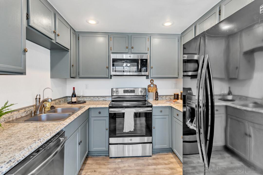 Detail Gallery Image 8 of 18 For 12650  Lakeshore Dr. Unit 127, Lakeside,  CA 92040 - 2 Beds | 2 Baths