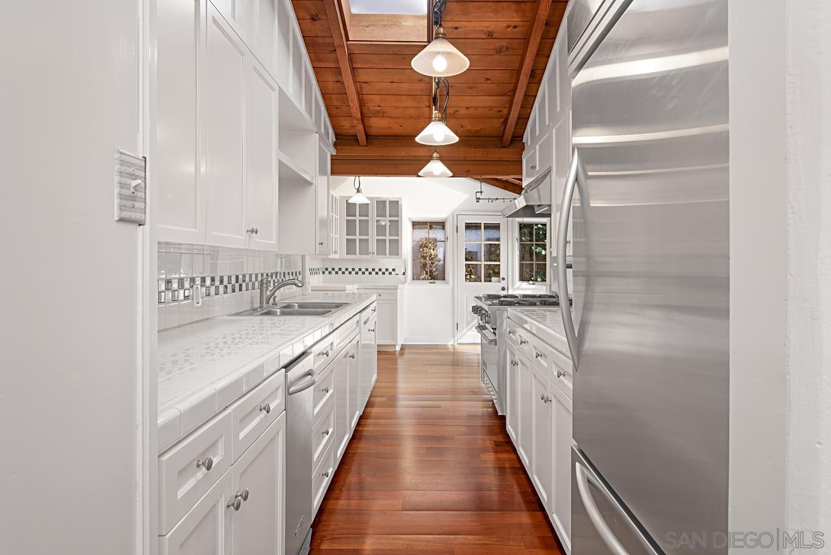 Detail Gallery Image 10 of 42 For 573  Amphitheatre Dr, Del Mar,  CA 92014 - 4 Beds | 3 Baths