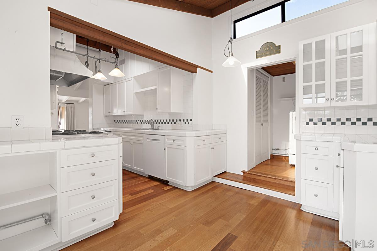 Detail Gallery Image 14 of 42 For 573  Amphitheatre Dr, Del Mar,  CA 92014 - 4 Beds | 3 Baths