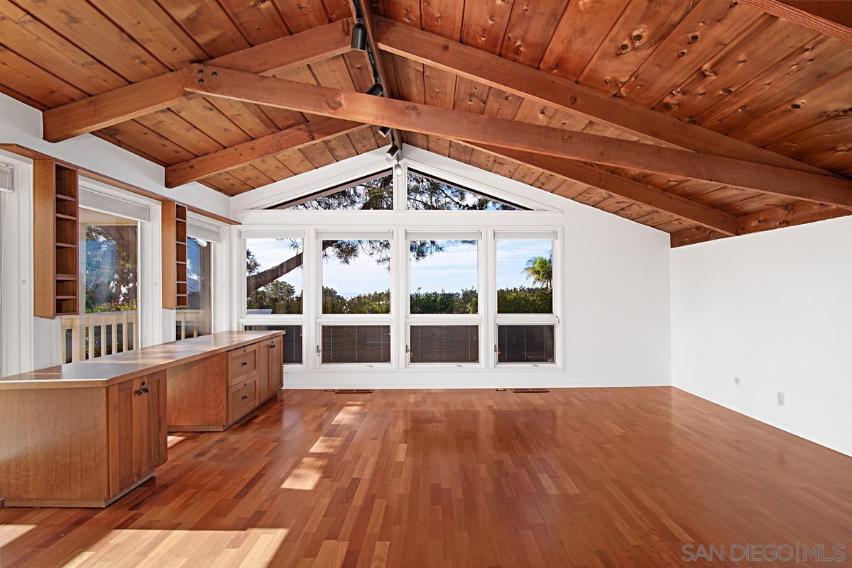 Detail Gallery Image 17 of 42 For 573  Amphitheatre Dr, Del Mar,  CA 92014 - 4 Beds | 3 Baths