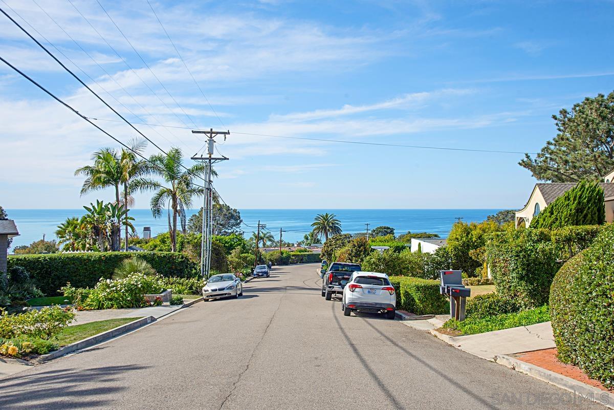 Detail Gallery Image 41 of 42 For 573  Amphitheatre Dr, Del Mar,  CA 92014 - 4 Beds | 3 Baths