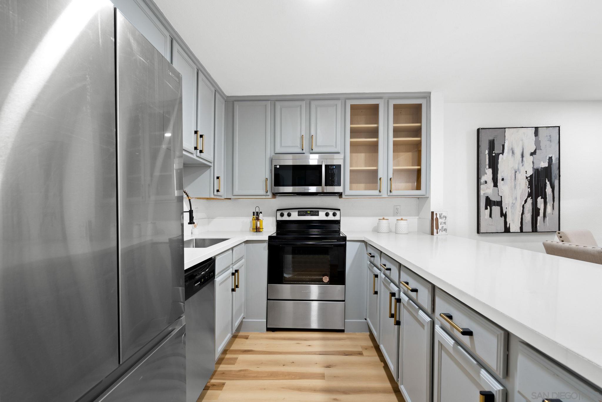 Detail Gallery Image 3 of 26 For 3030  Suncrest Dr  104, San Diego,  CA 92116 - 1 Beds | 1 Baths