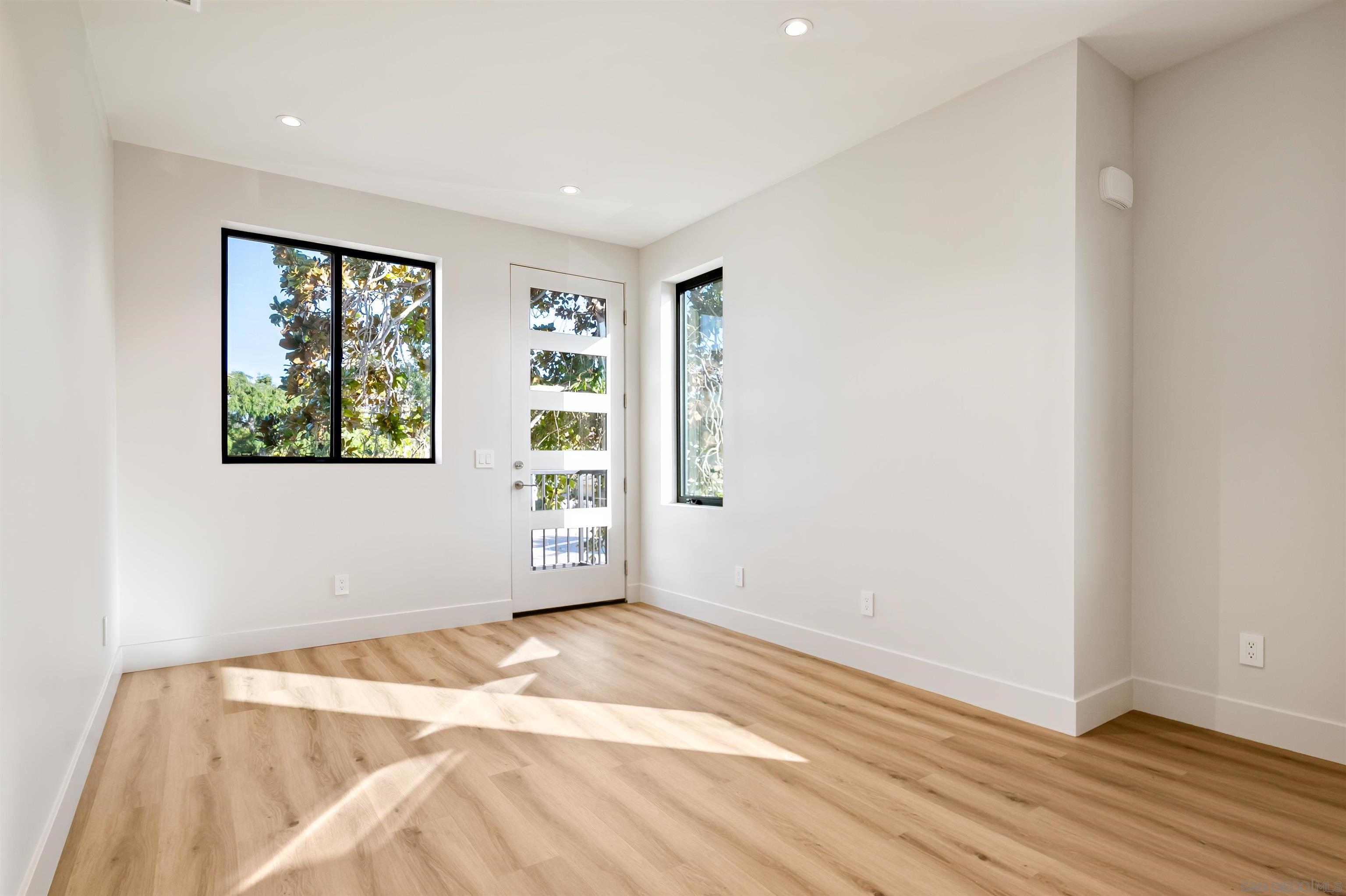 Detail Gallery Image 4 of 17 For 8168  Paseo Del Ocaso  2nd Floor Adu, La Jolla,  CA 92037 - 1 Beds | 1 Baths