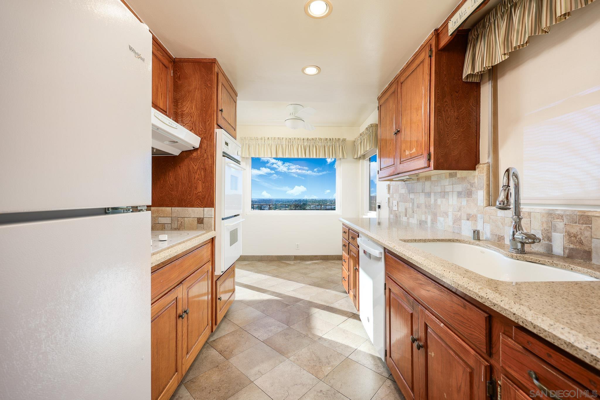 Detail Gallery Image 7 of 25 For 5410  Bishops Way, La Mesa,  CA 91941 - 3 Beds | 2 Baths