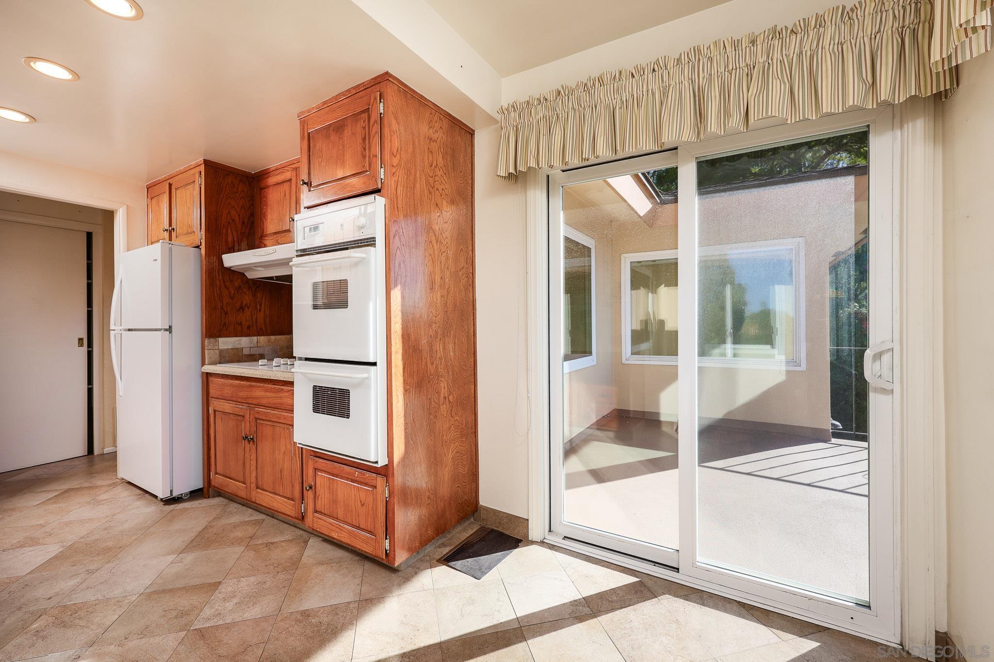 Detail Gallery Image 9 of 25 For 5410  Bishops Way, La Mesa,  CA 91941 - 3 Beds | 2 Baths