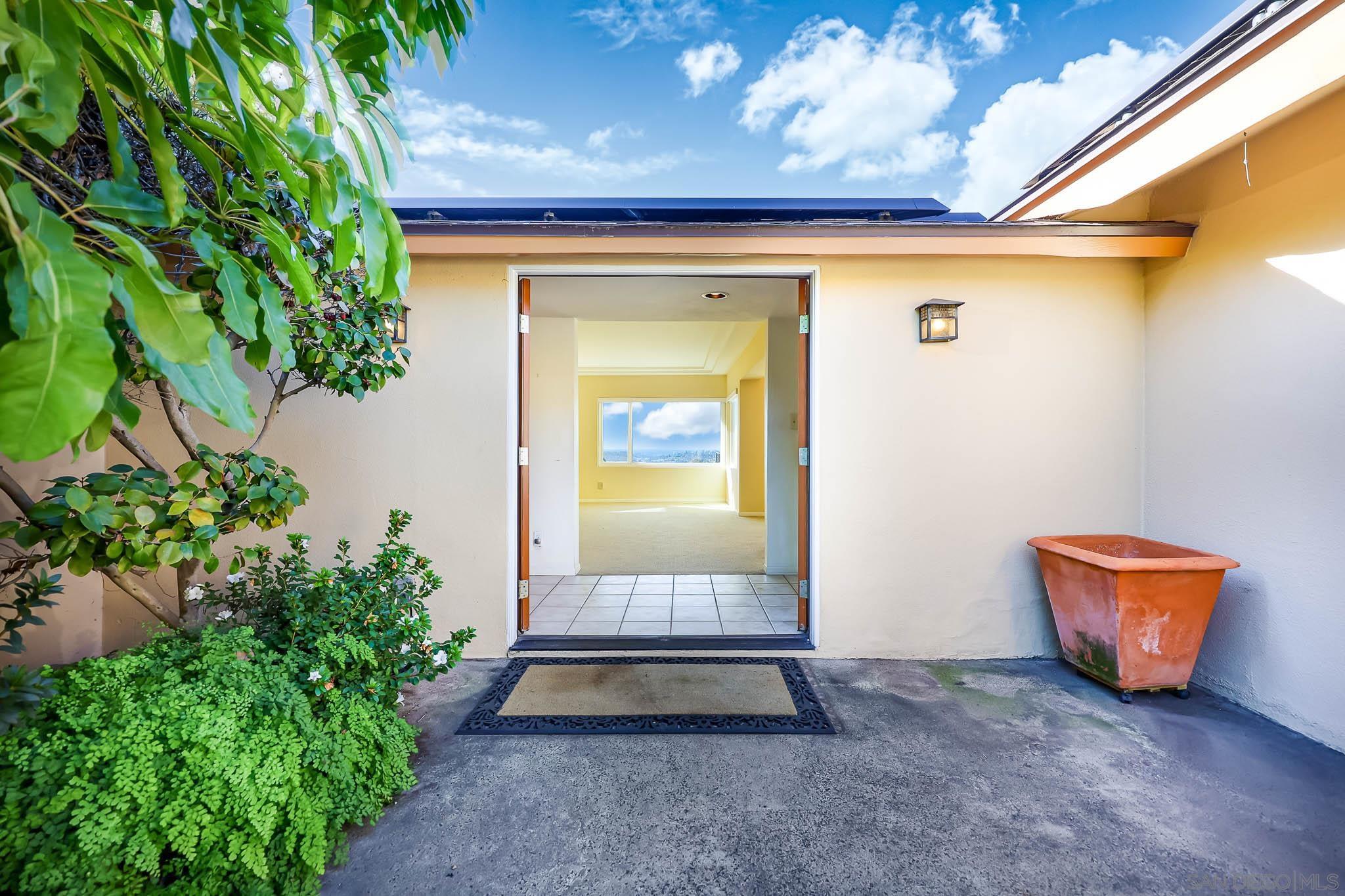 Detail Gallery Image 3 of 25 For 5410  Bishops Way, La Mesa,  CA 91941 - 3 Beds | 2 Baths