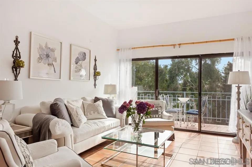 Detail Gallery Image 2 of 8 For 8328  Regents Road  3g, San Diego,  CA 92122 - 2 Beds | 2 Baths