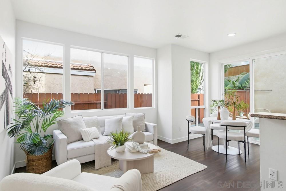 Detail Gallery Image 2 of 21 For 11003  Caminito Arcada, San Diego,  CA 92131 - 2 Beds | 2/1 Baths