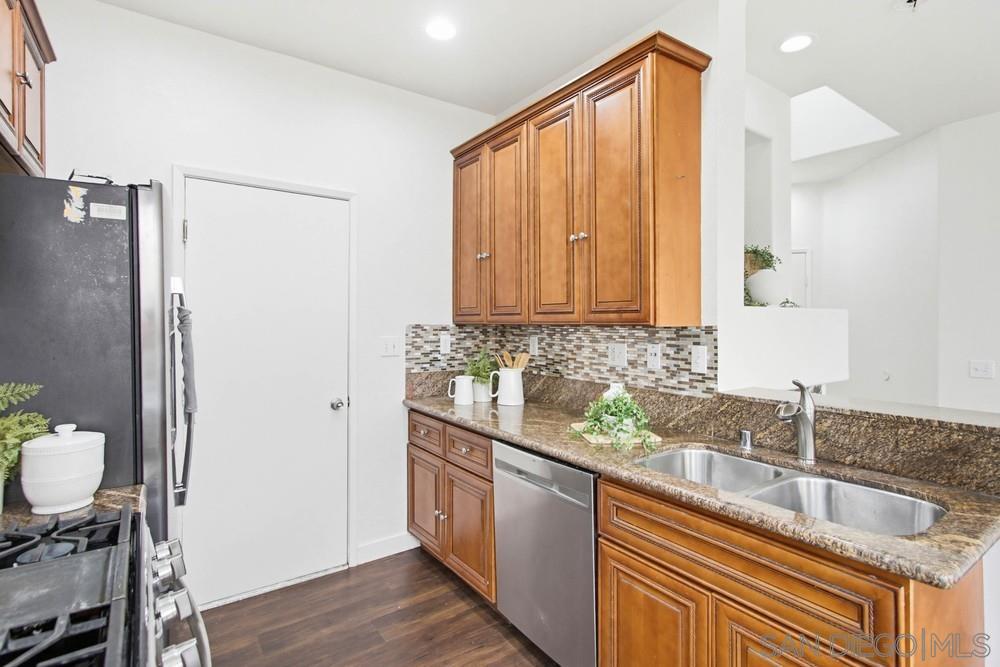 Detail Gallery Image 7 of 21 For 11003  Caminito Arcada, San Diego,  CA 92131 - 2 Beds | 2/1 Baths