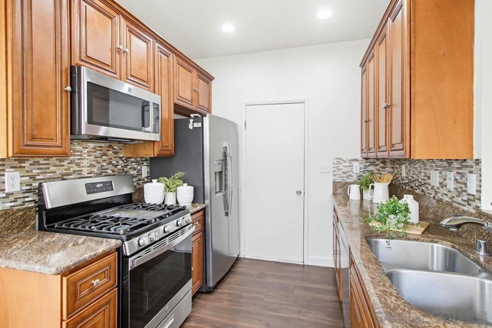 Detail Gallery Image 8 of 21 For 11003  Caminito Arcada, San Diego,  CA 92131 - 2 Beds | 2/1 Baths