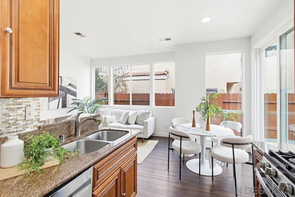 Detail Gallery Image 9 of 21 For 11003  Caminito Arcada, San Diego,  CA 92131 - 2 Beds | 2/1 Baths