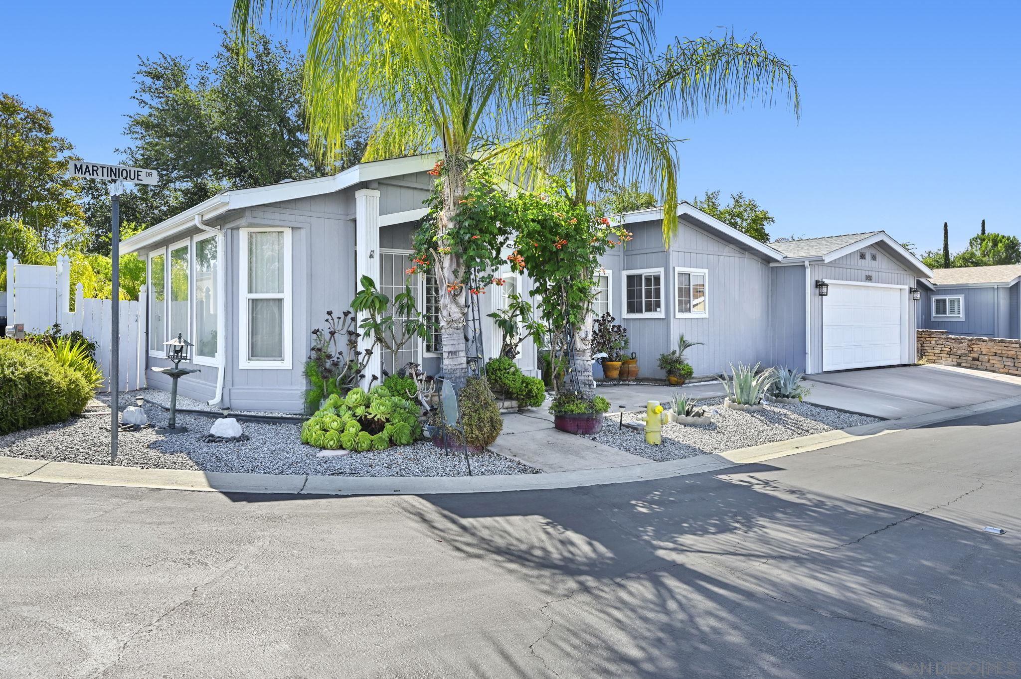 Detail Gallery Image 2 of 35 For 1410  Martinique Drive, Hemet,  CA 92543 - 4 Beds | 3 Baths