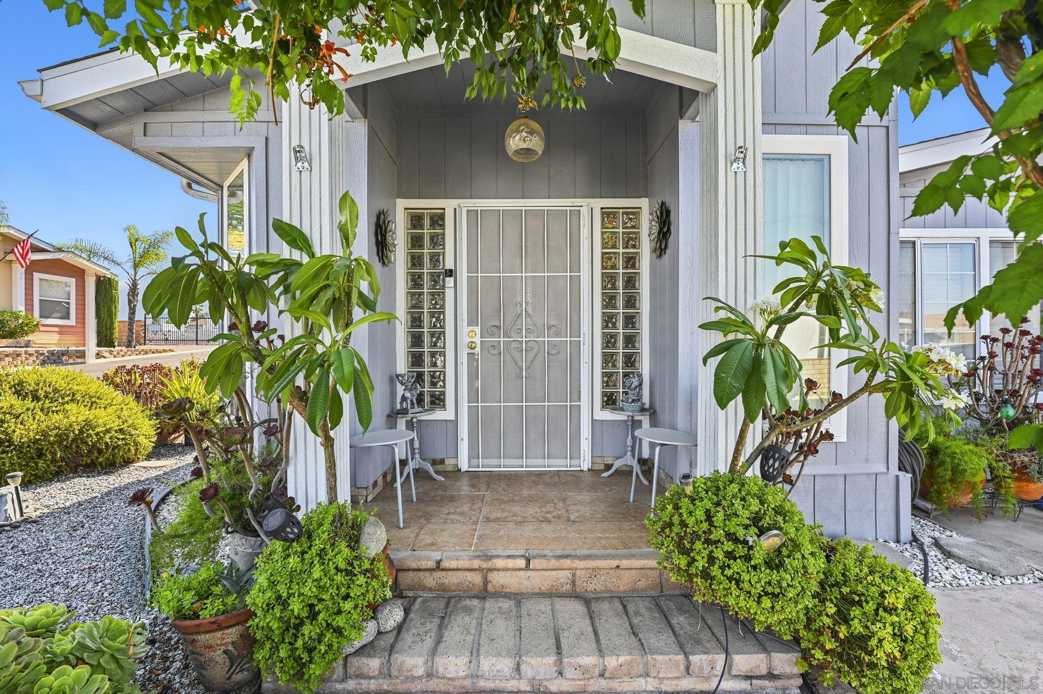 Detail Gallery Image 4 of 35 For 1410  Martinique Drive, Hemet,  CA 92543 - 4 Beds | 3 Baths