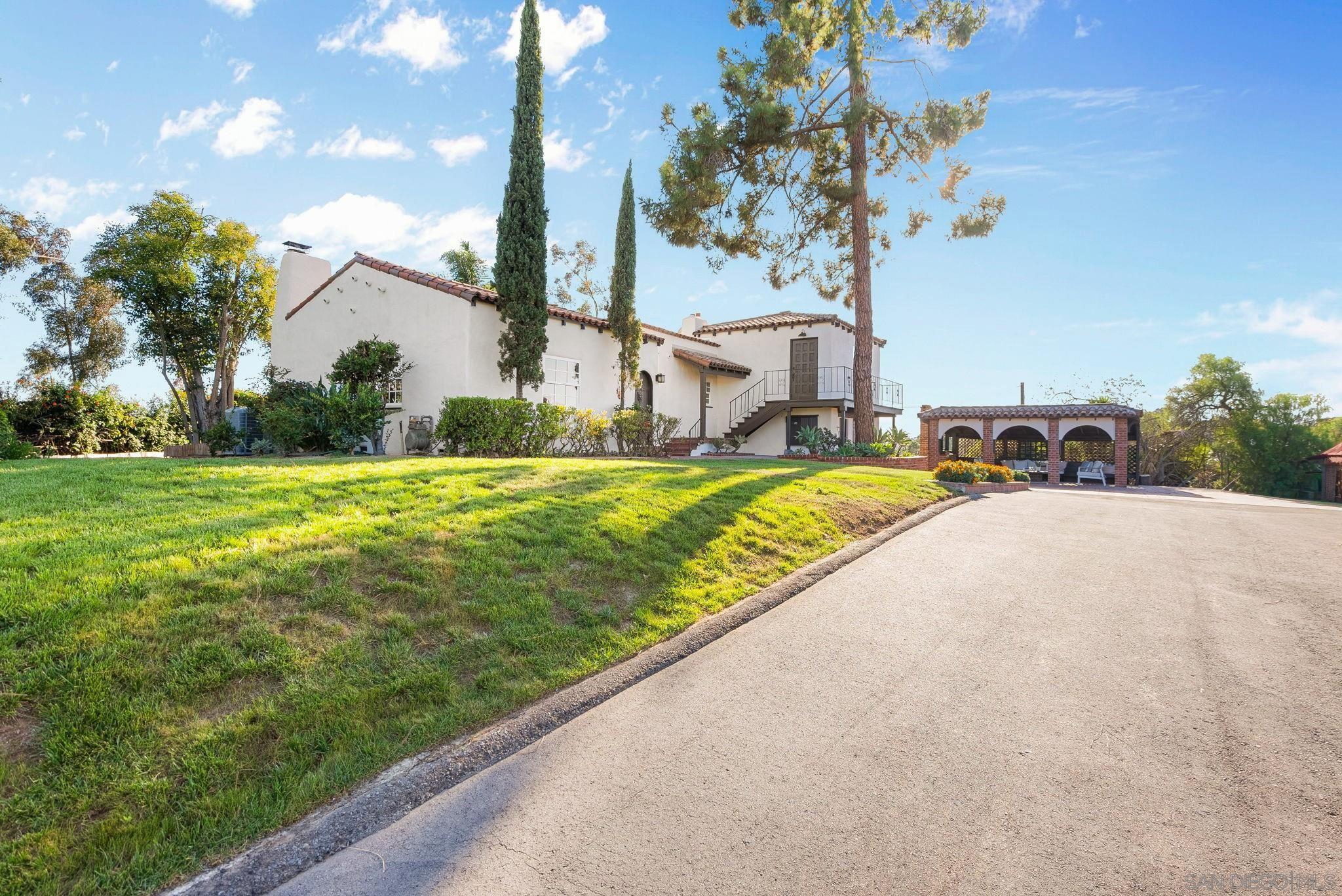 Detail Gallery Image 2 of 40 For 700  Wakefield Ct, El Cajon,  CA 92020 - 4 Beds | 4 Baths