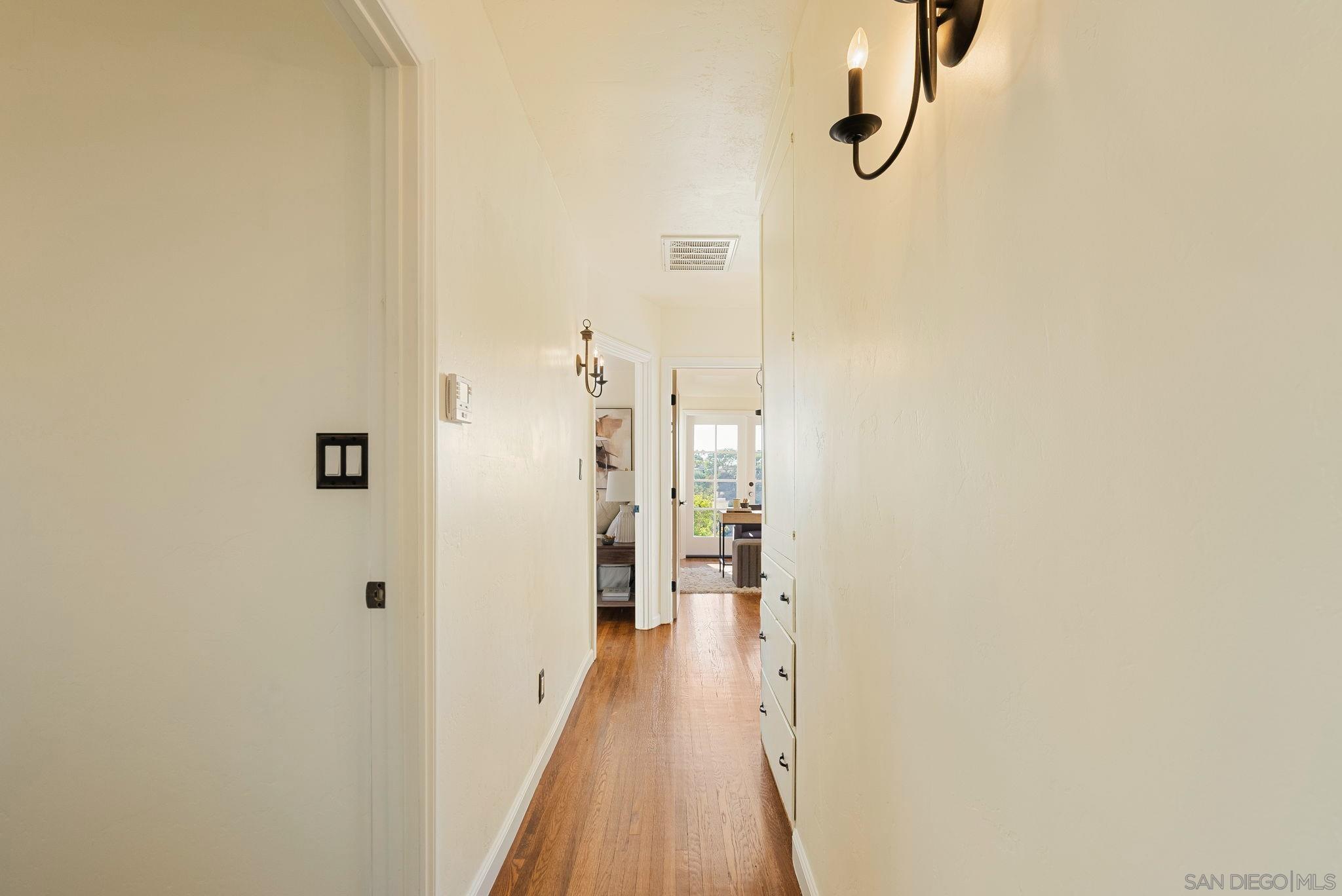 Detail Gallery Image 11 of 40 For 700  Wakefield Ct, El Cajon,  CA 92020 - 4 Beds | 4 Baths