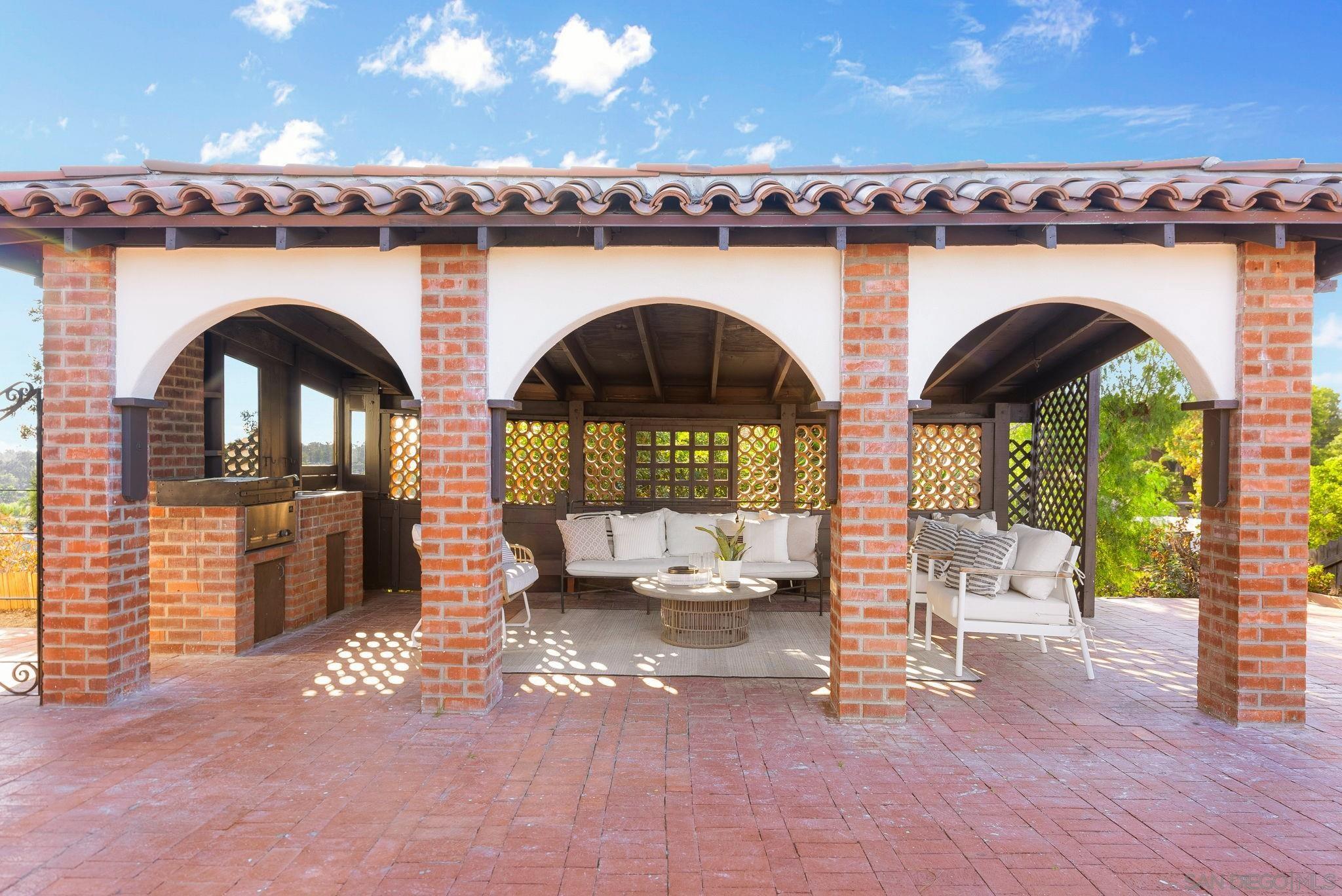 Detail Gallery Image 3 of 40 For 700  Wakefield Ct, El Cajon,  CA 92020 - 4 Beds | 4 Baths