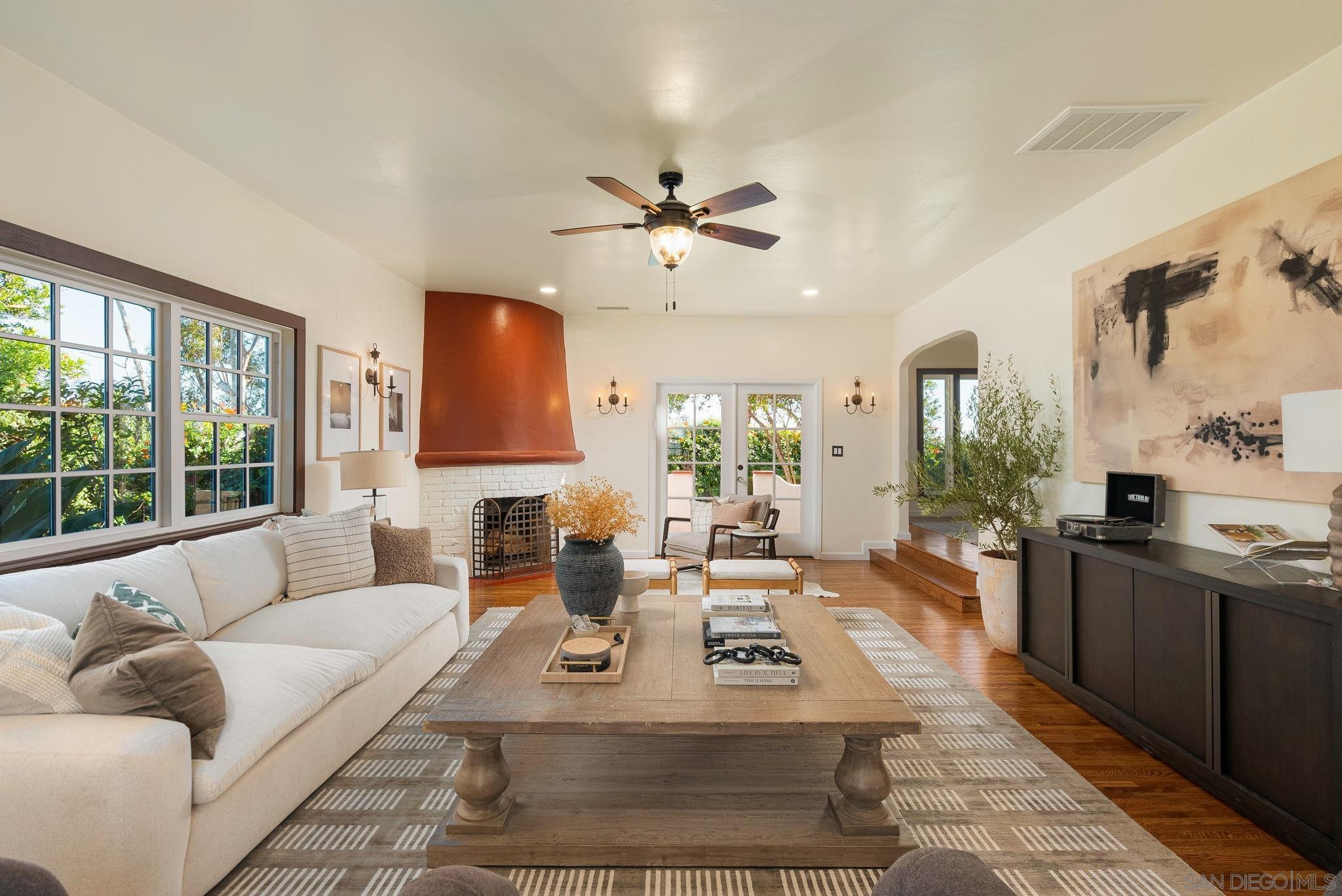 Detail Gallery Image 4 of 40 For 700  Wakefield Ct, El Cajon,  CA 92020 - 4 Beds | 4 Baths