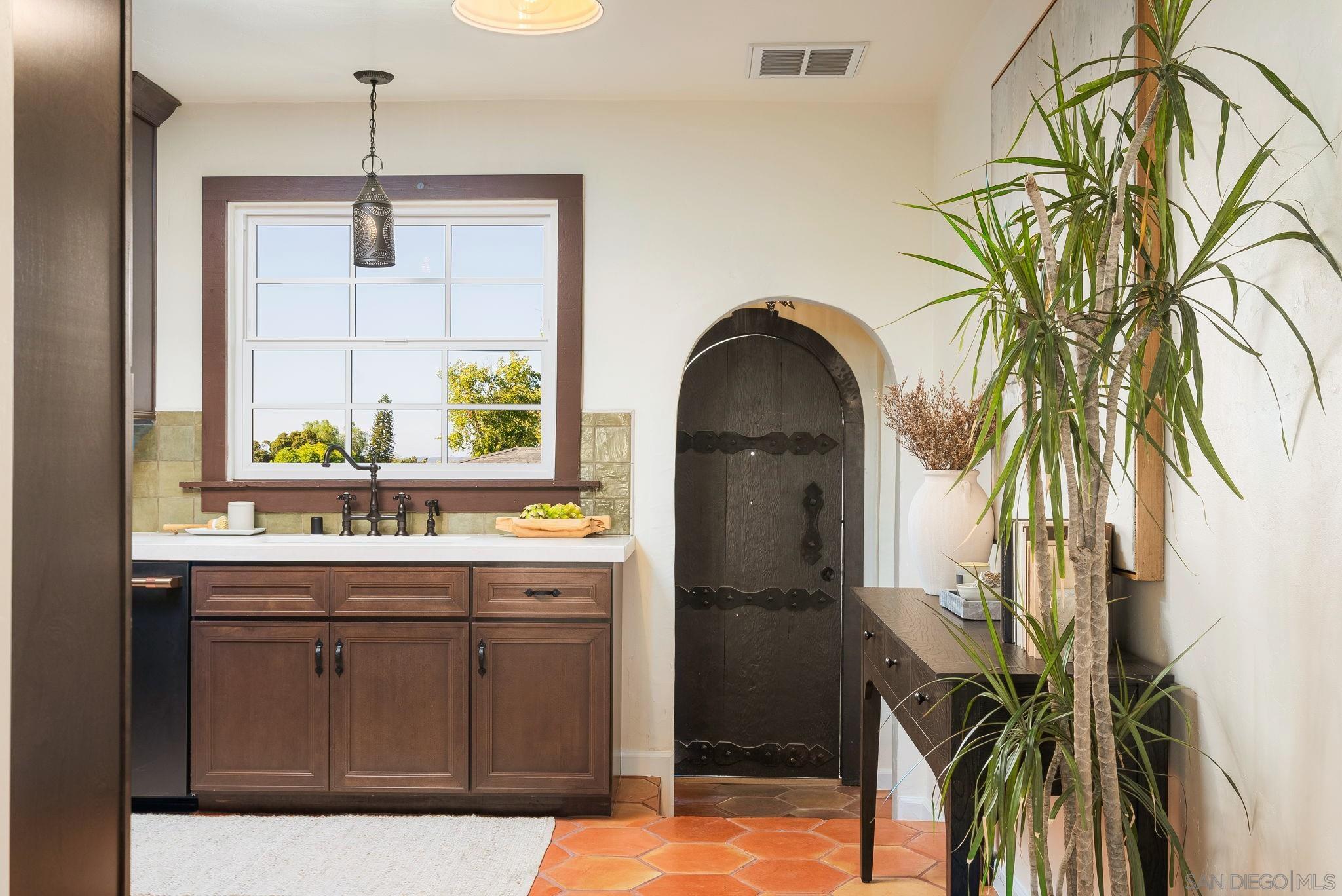 Detail Gallery Image 10 of 40 For 700  Wakefield Ct, El Cajon,  CA 92020 - 4 Beds | 4 Baths