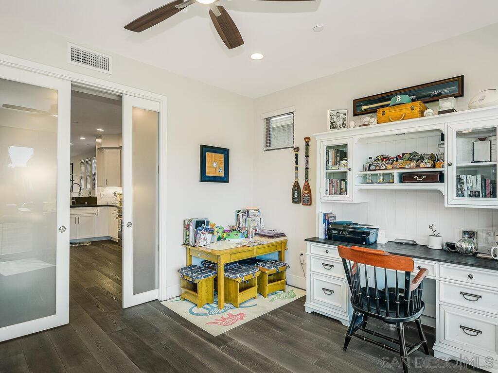 Detail Gallery Image 12 of 75 For 938  Opal, San Diego,  CA 92109 - 5 Beds | 3/1 Baths