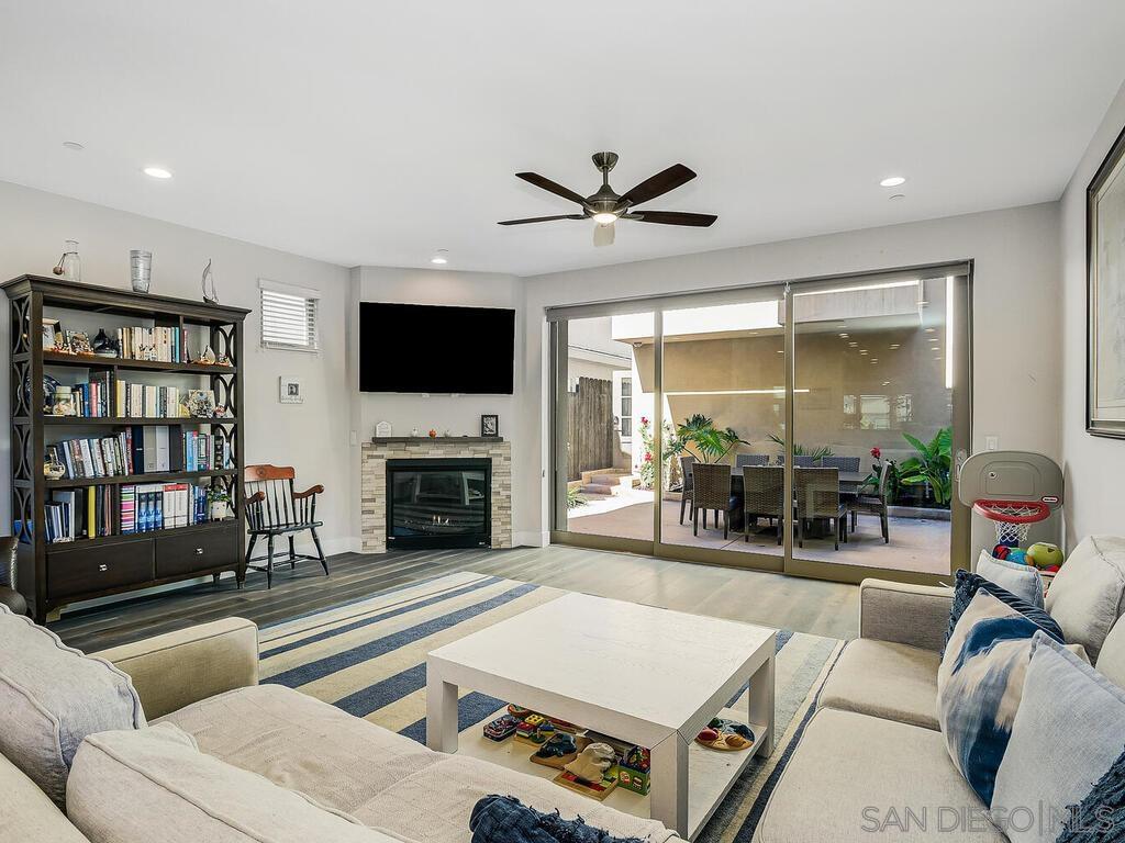 Detail Gallery Image 16 of 75 For 938  Opal, San Diego,  CA 92109 - 5 Beds | 3/1 Baths