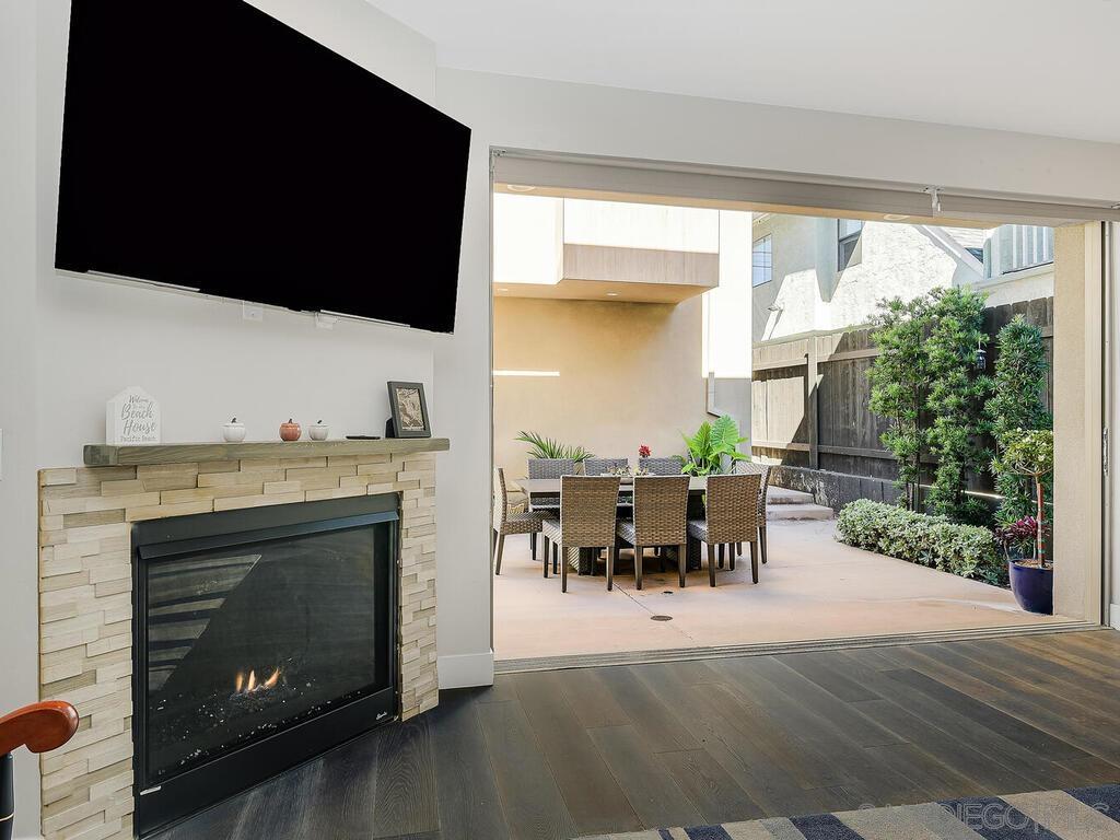 Detail Gallery Image 17 of 75 For 938  Opal, San Diego,  CA 92109 - 5 Beds | 3/1 Baths