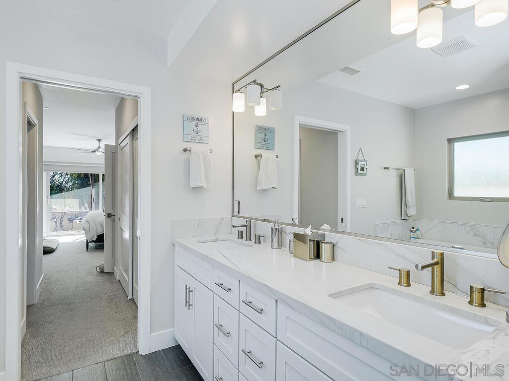 Detail Gallery Image 26 of 75 For 938  Opal, San Diego,  CA 92109 - 5 Beds | 3/1 Baths