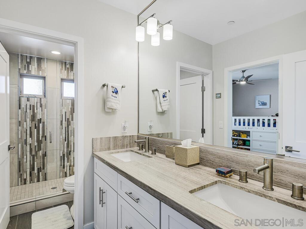 Detail Gallery Image 29 of 75 For 938  Opal, San Diego,  CA 92109 - 5 Beds | 3/1 Baths