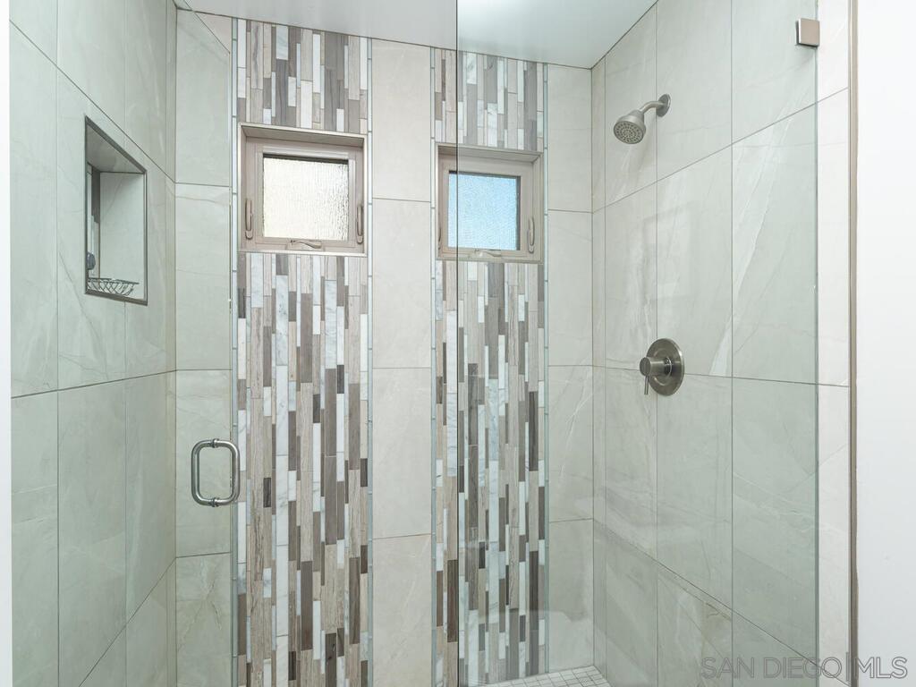 Detail Gallery Image 30 of 75 For 938  Opal, San Diego,  CA 92109 - 5 Beds | 3/1 Baths