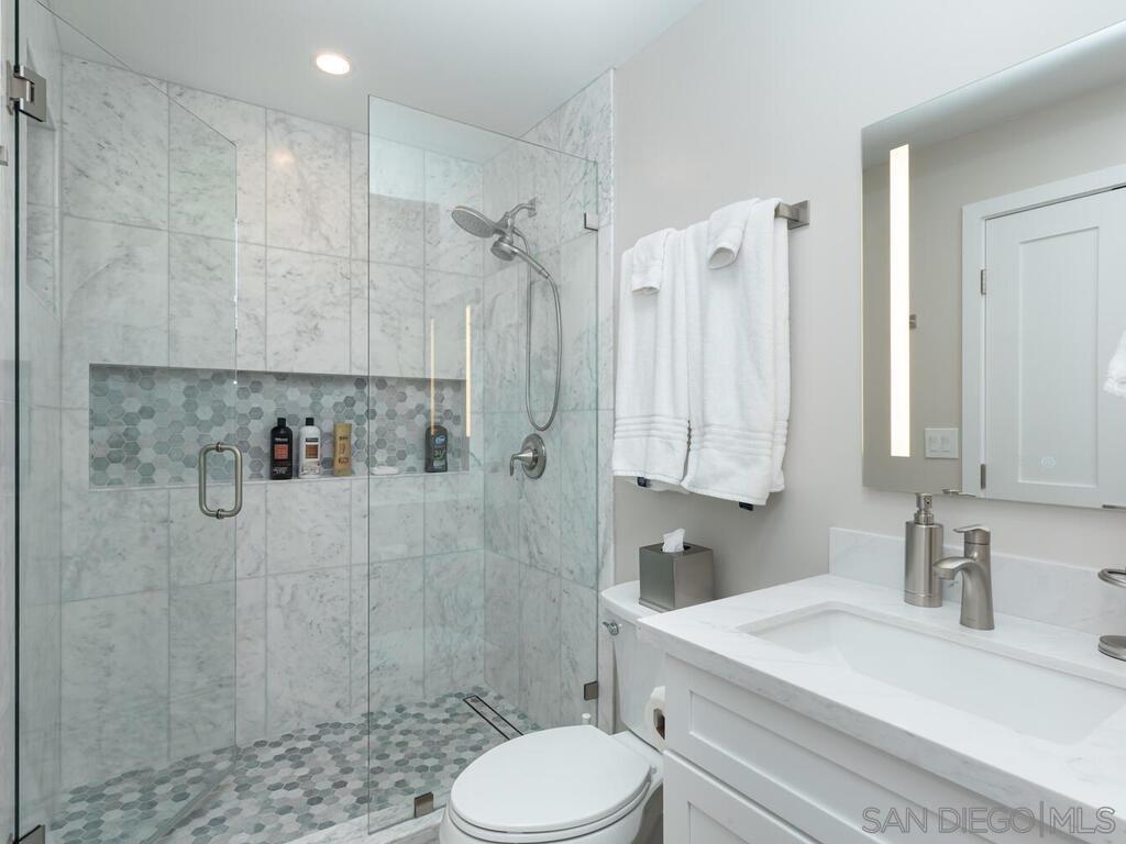 Detail Gallery Image 46 of 75 For 938  Opal, San Diego,  CA 92109 - 5 Beds | 3/1 Baths