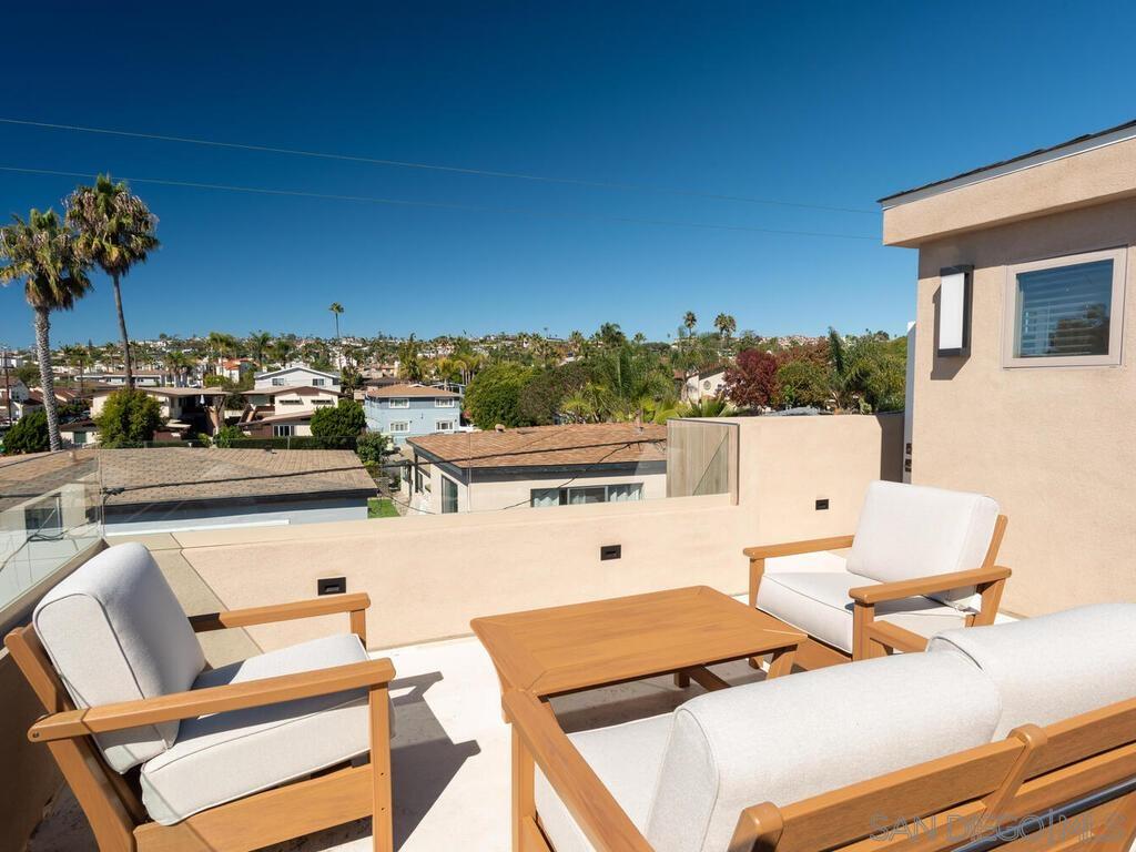 Detail Gallery Image 49 of 75 For 938  Opal, San Diego,  CA 92109 - 5 Beds | 3/1 Baths