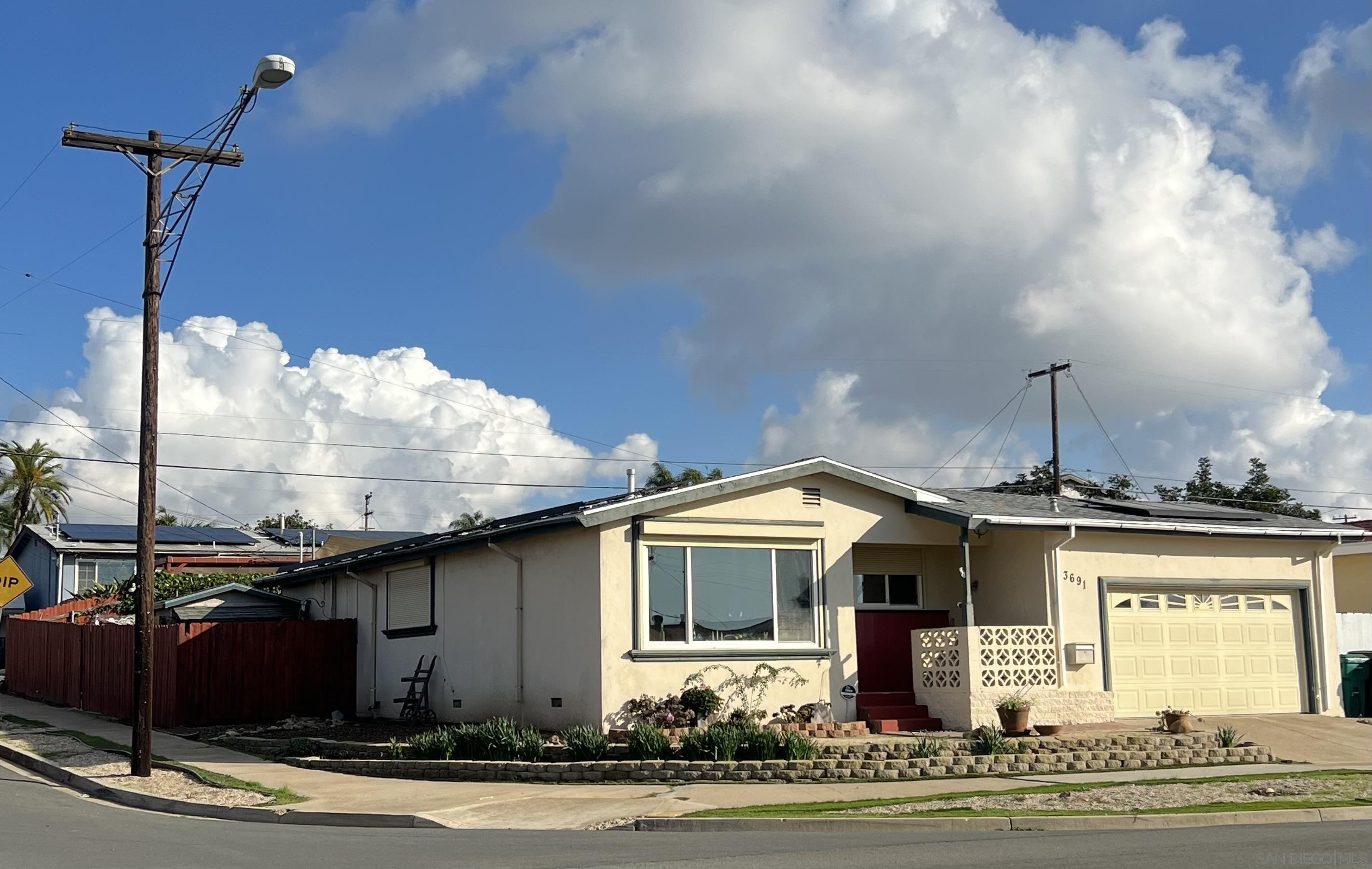 Detail Gallery Image 2 of 3 For 3691  Ashford Street, San Diego,  CA 92111 - 3 Beds | 1 Baths