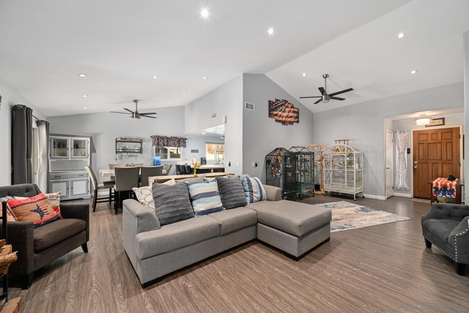 Detail Gallery Image 3 of 29 For 13872  Jack Oak Ln, Lakeside,  CA 92040 - 3 Beds | 2 Baths