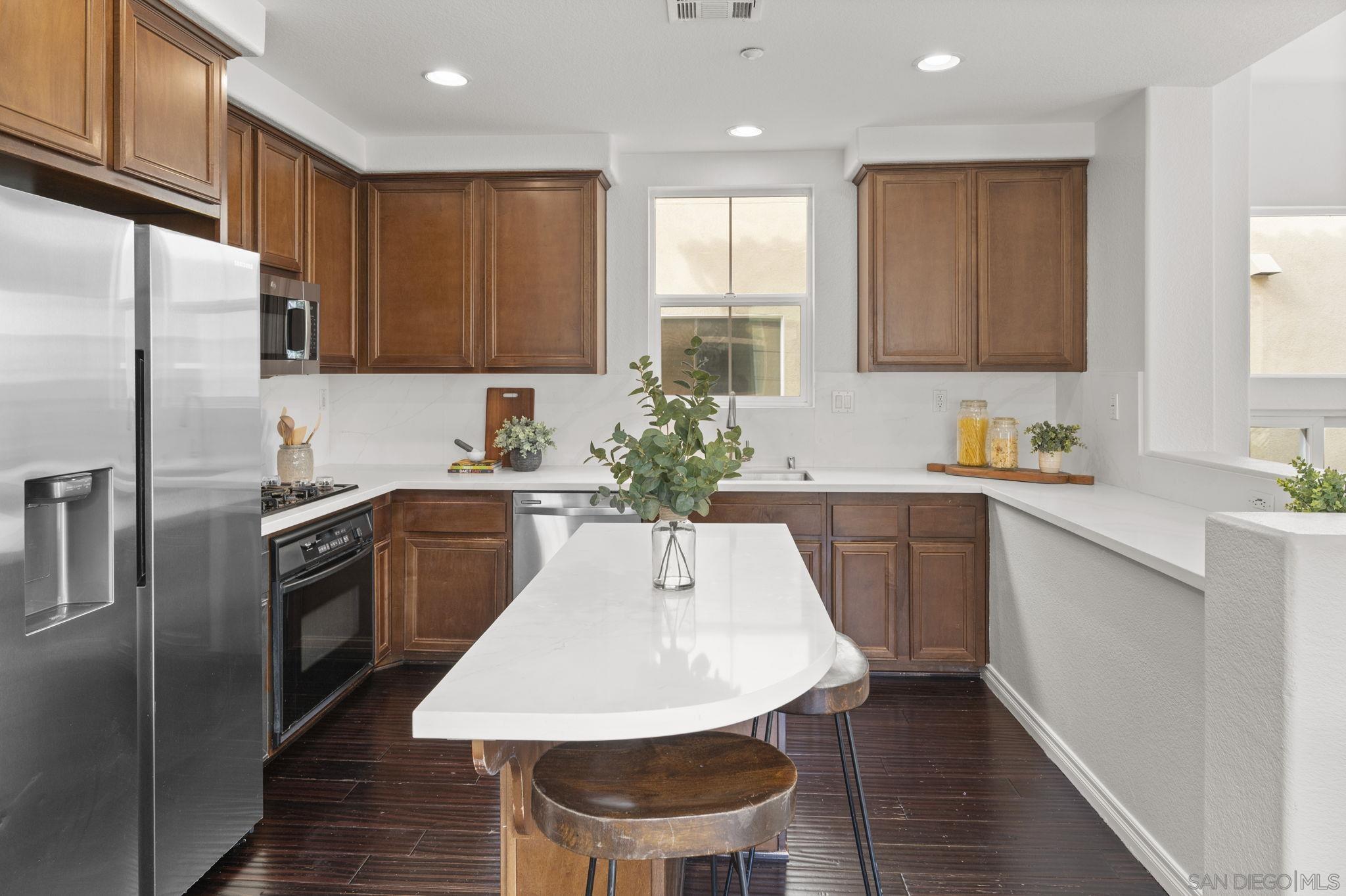 Detail Gallery Image 11 of 35 For 2816  Villas Way, San Diego,  CA 92108 - 3 Beds | 2/1 Baths