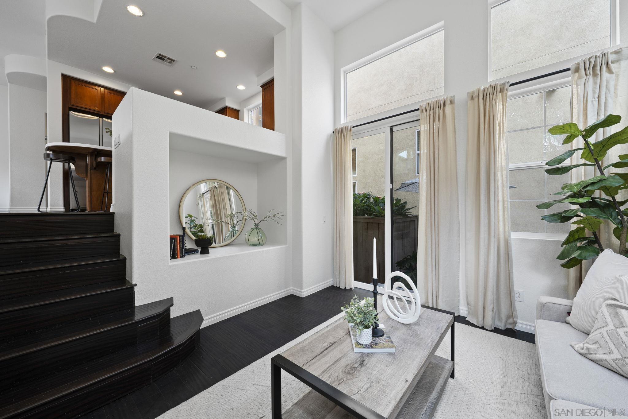 Detail Gallery Image 12 of 35 For 2816  Villas Way, San Diego,  CA 92108 - 3 Beds | 2/1 Baths