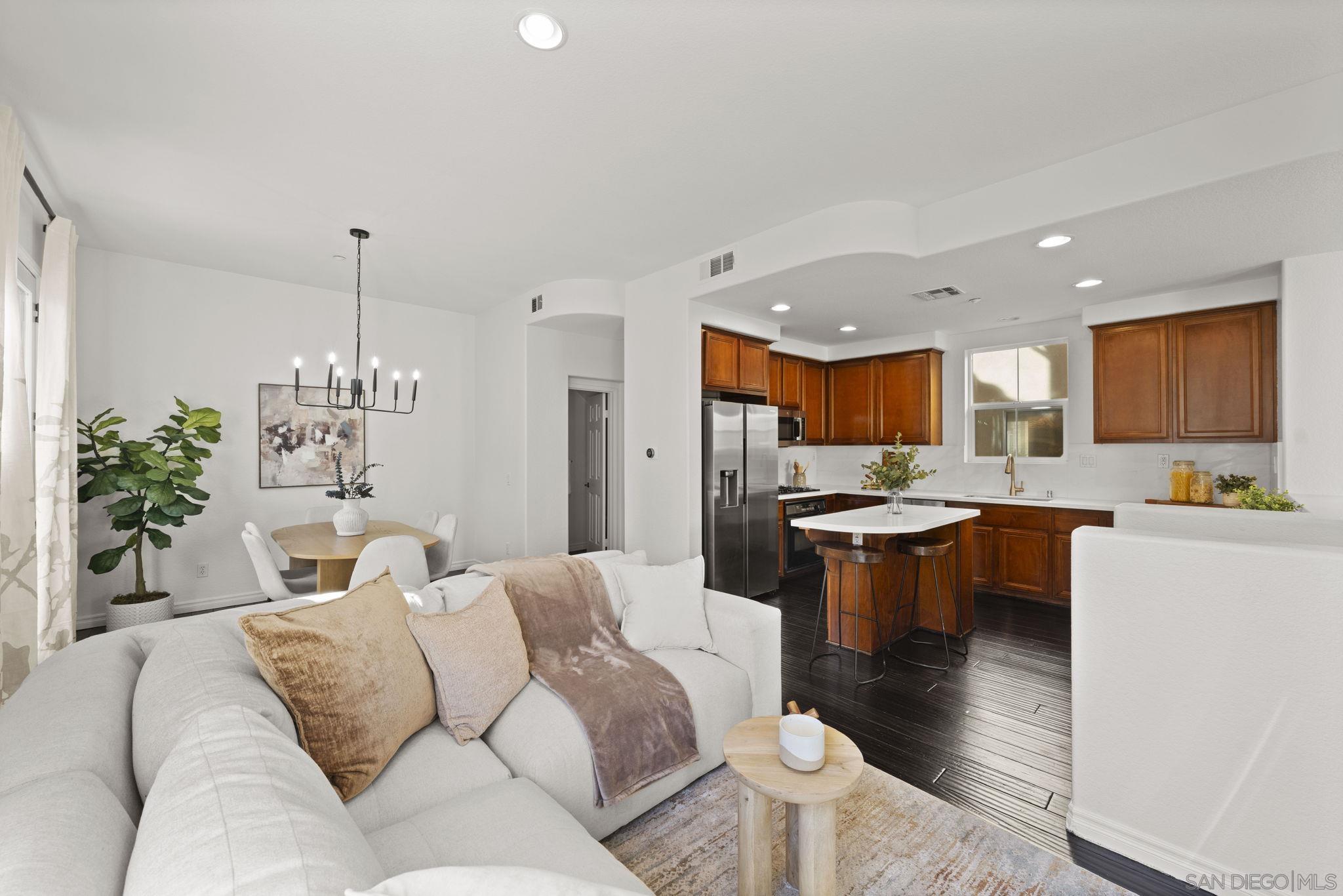 Detail Gallery Image 5 of 35 For 2816  Villas Way, San Diego,  CA 92108 - 3 Beds | 2/1 Baths