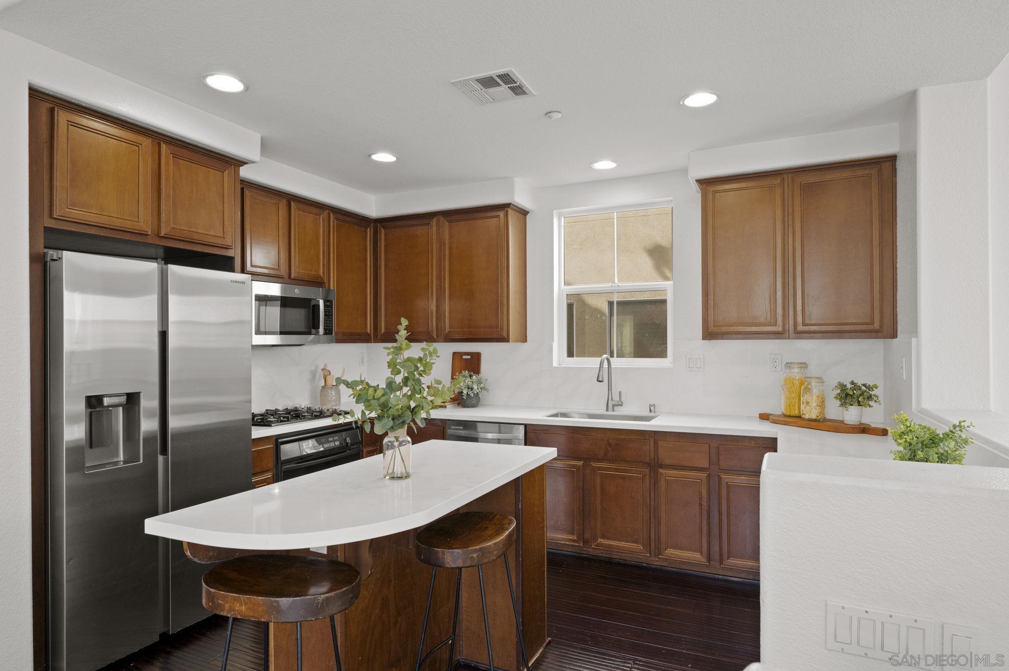 Detail Gallery Image 10 of 35 For 2816  Villas Way, San Diego,  CA 92108 - 3 Beds | 2/1 Baths