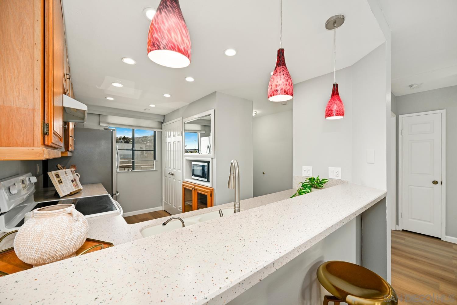 Detail Gallery Image 12 of 36 For 3130  Avenida De Portugal  #302,  San Diego,  CA 92106 - 2 Beds | 2 Baths