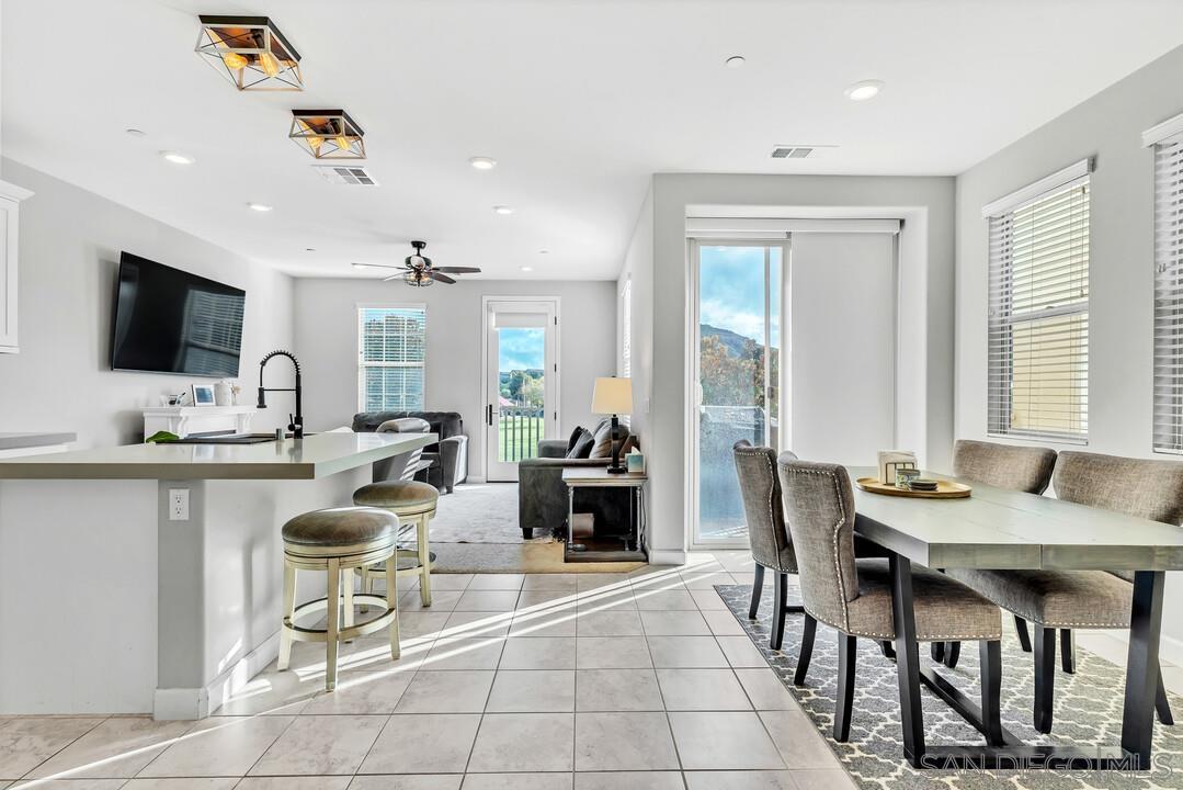 Detail Gallery Image 12 of 67 For 21512  Harmony Village Drive, Escondido,  CA 92029 - 4 Beds | 3/1 Baths