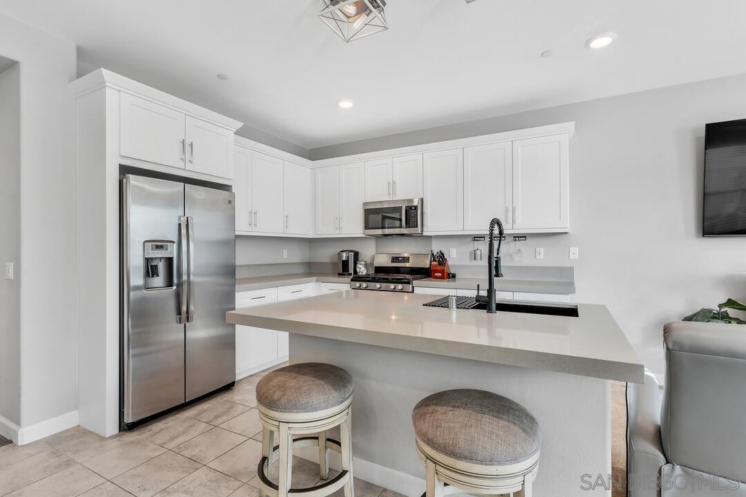 Detail Gallery Image 16 of 67 For 21512  Harmony Village Drive, Escondido,  CA 92029 - 4 Beds | 3/1 Baths