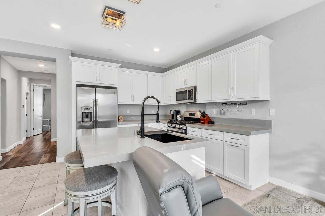 Detail Gallery Image 18 of 67 For 21512  Harmony Village Drive, Escondido,  CA 92029 - 4 Beds | 3/1 Baths